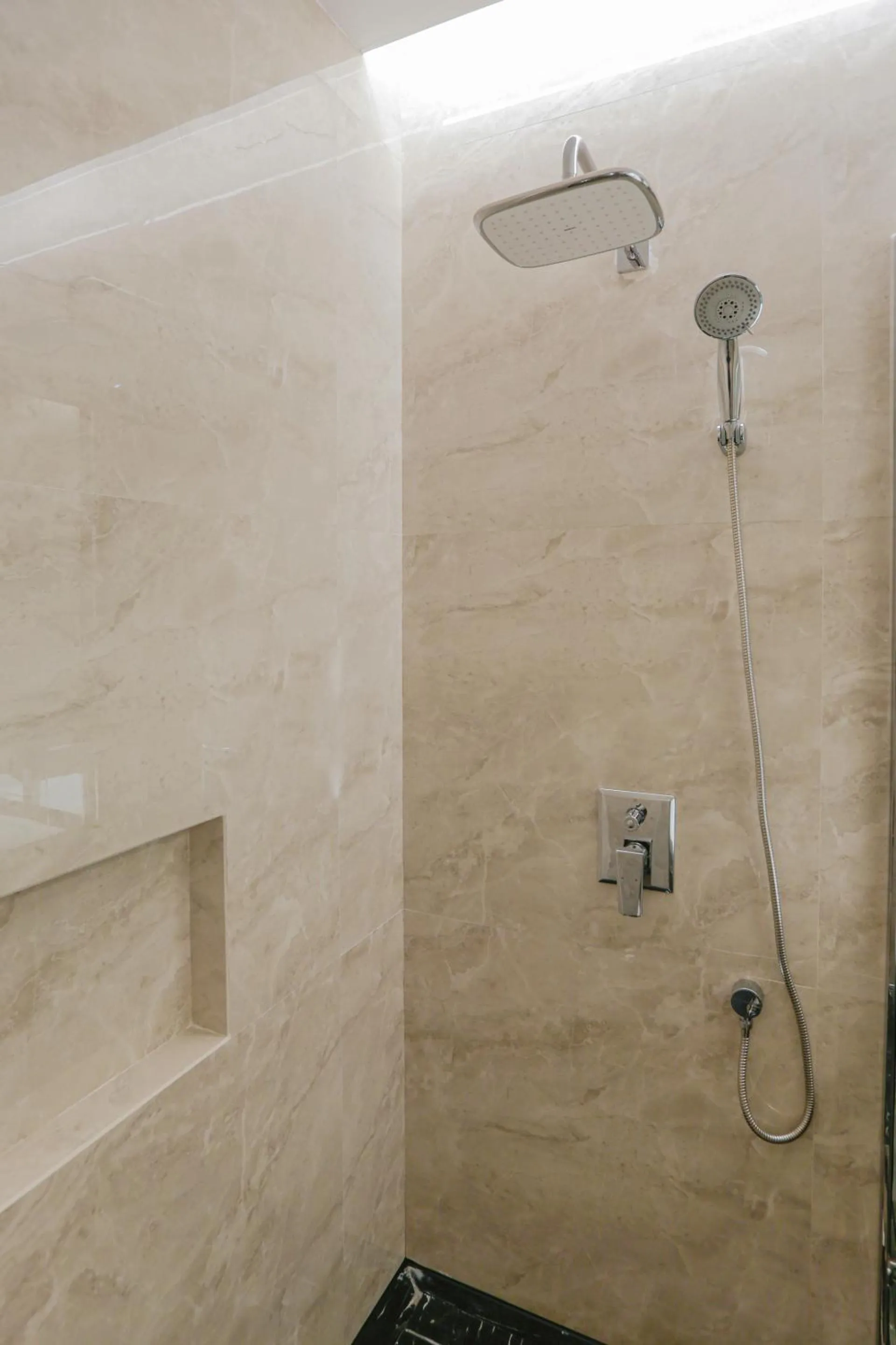 Shower in Hotel Casiana & Events Center Tagaytay