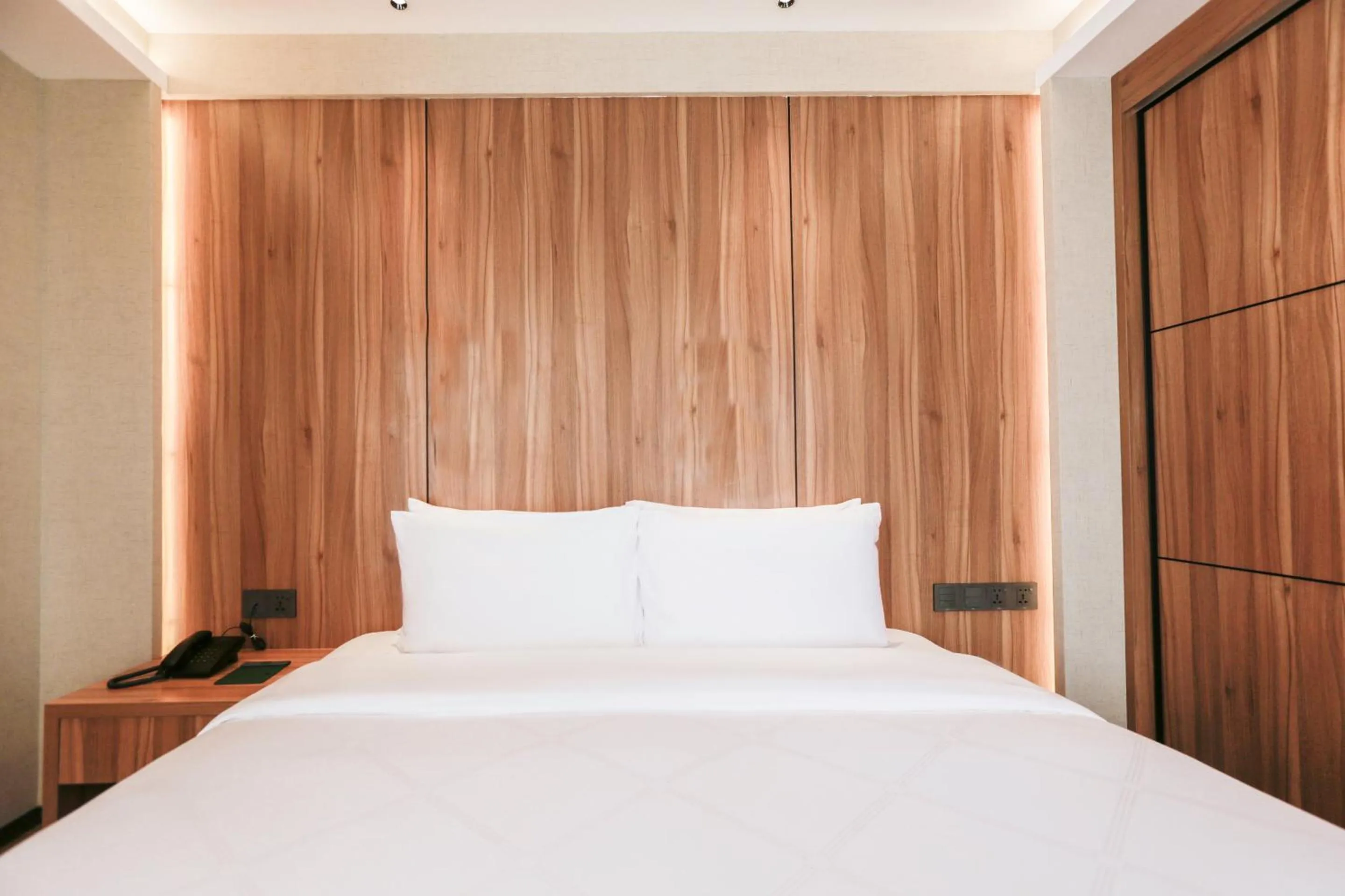 Bed in Hotel Casiana & Events Center Tagaytay