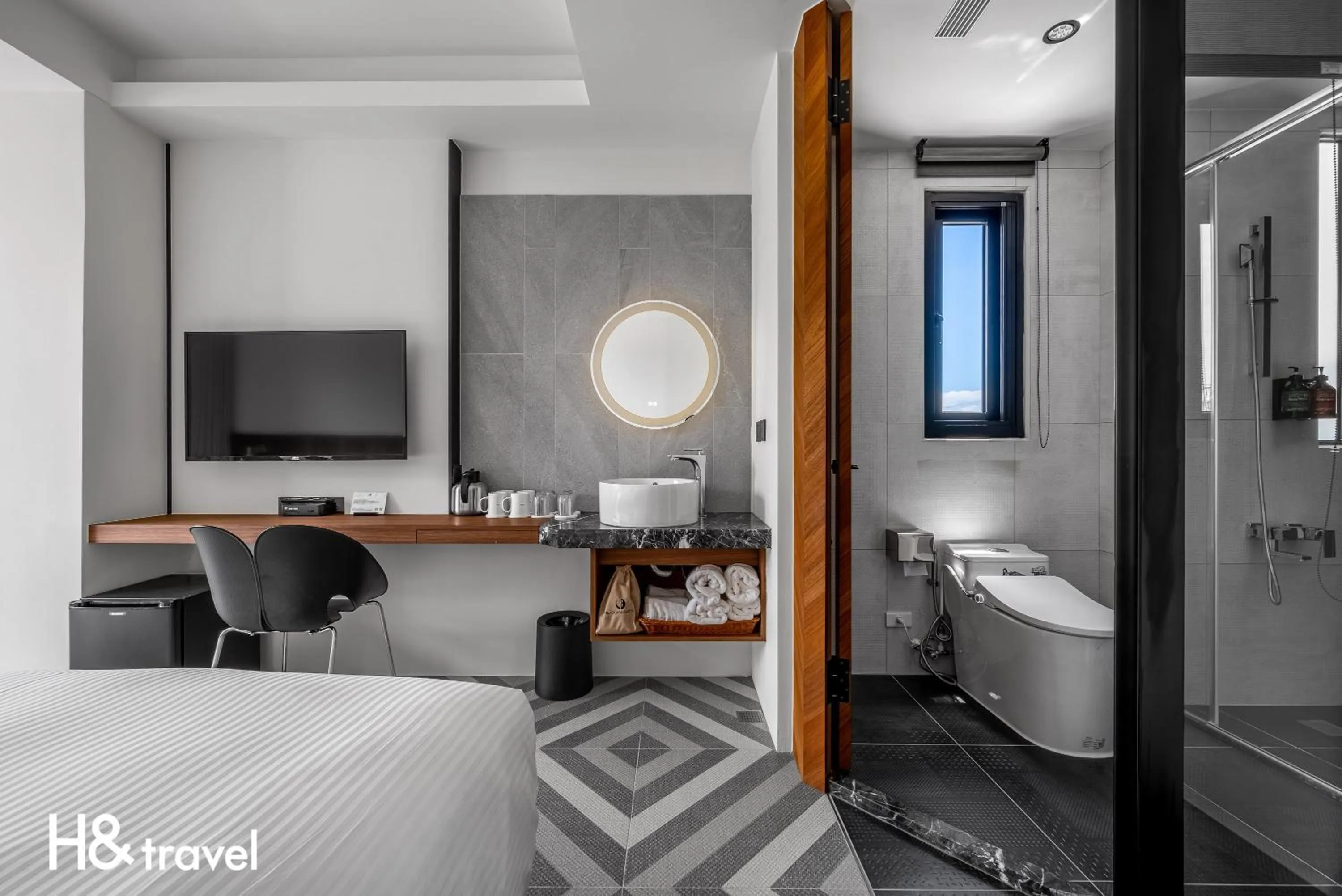 Bathroom, Bed in Black Horn B&B