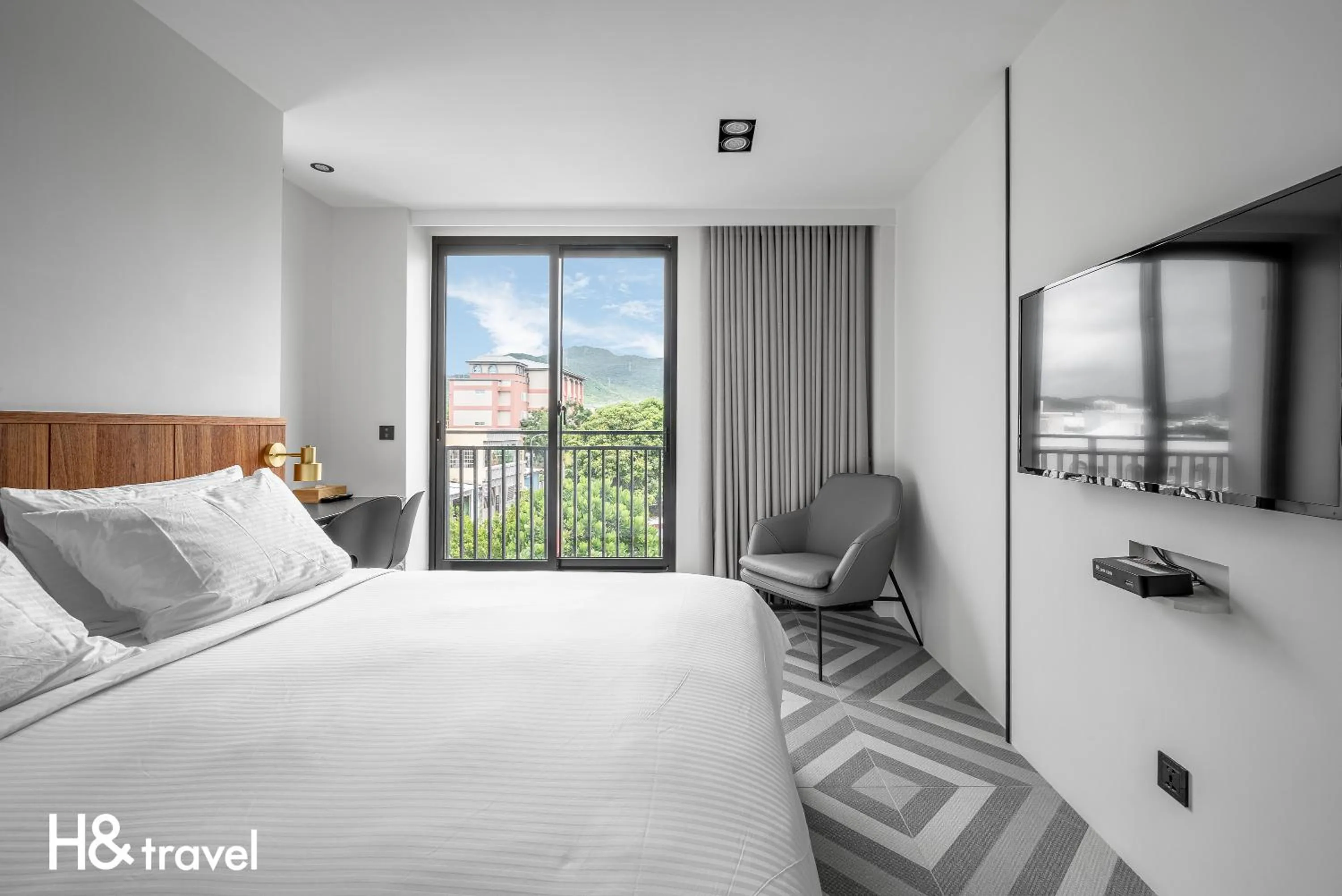 Photo of the whole room, Bed in Black Horn B&B