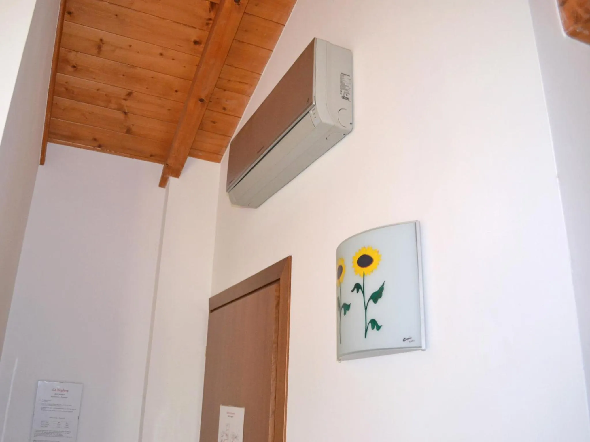 Photo of the whole room in La Noghera