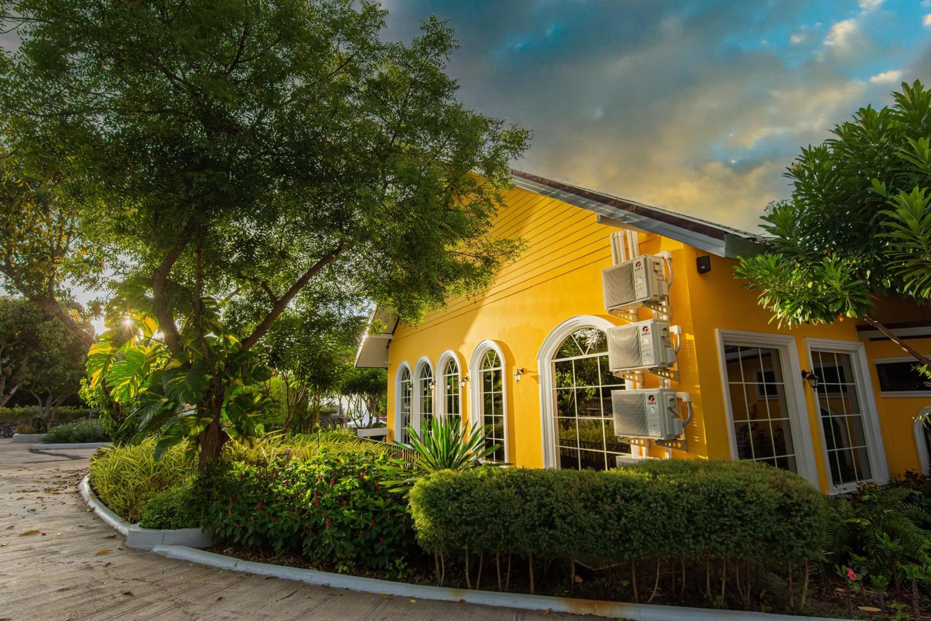 Restaurant/places to eat in Seattle Samaesarn Resort