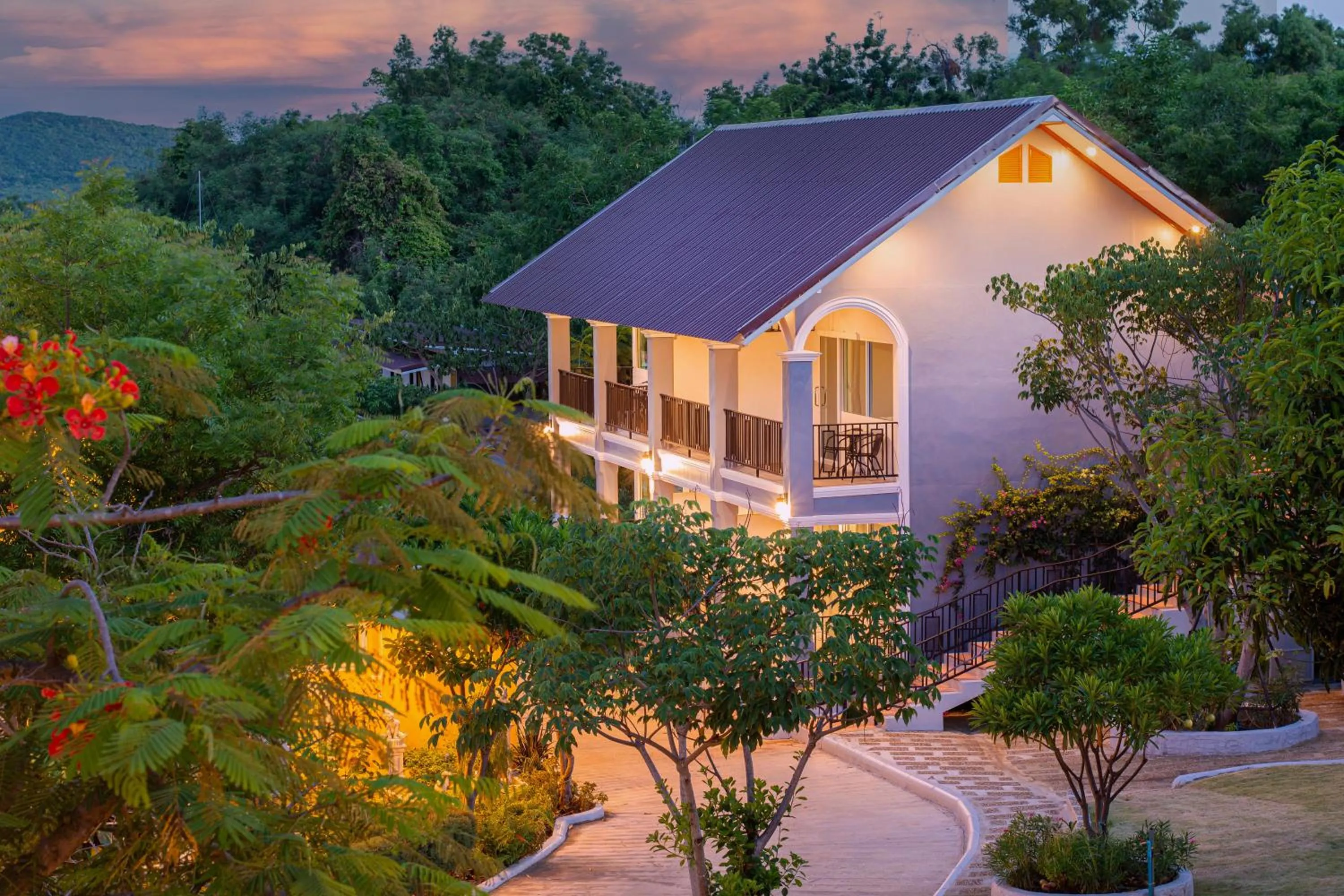 Property building in Seattle Samaesarn Resort