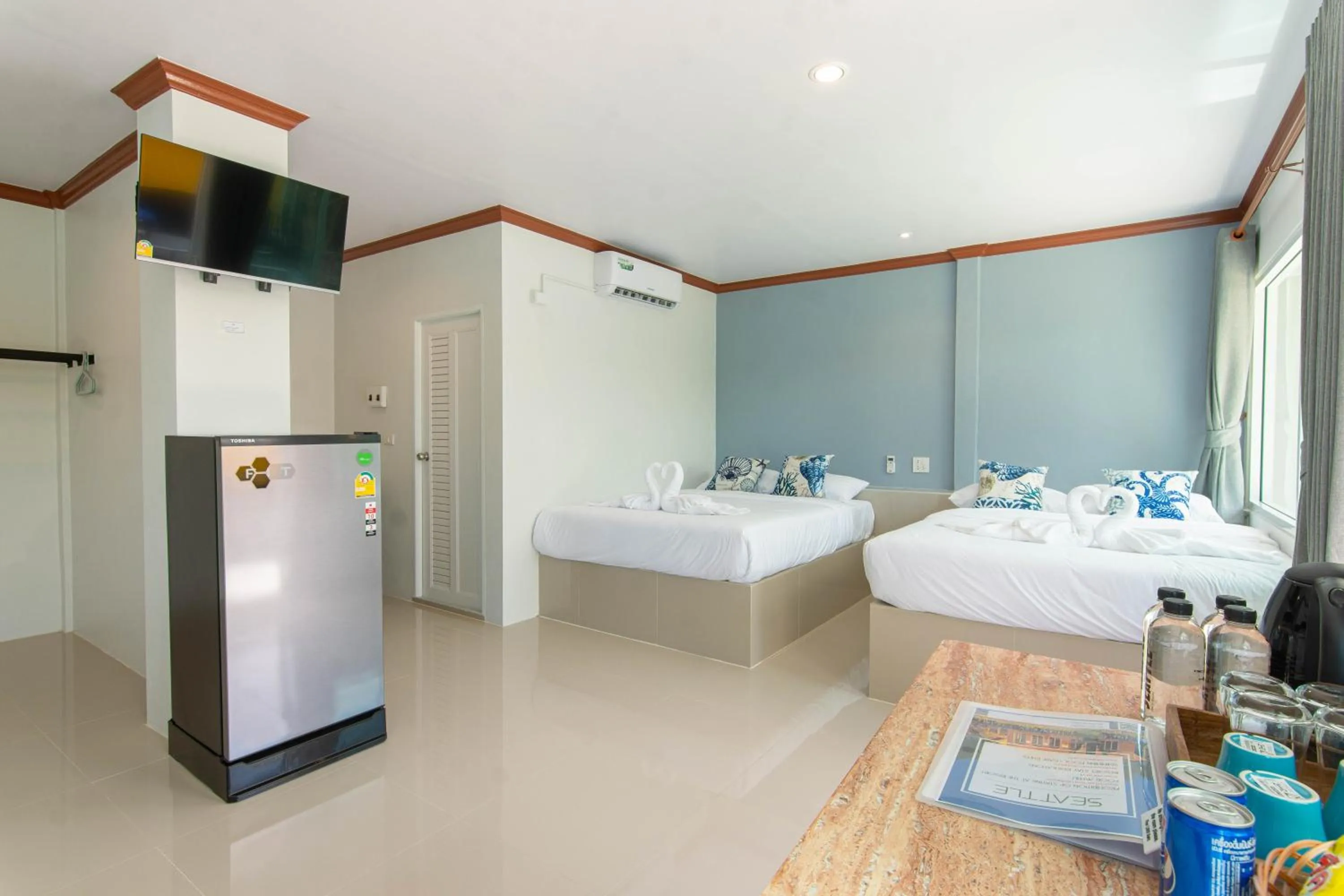 Photo of the whole room, Bed in Seattle Samaesarn Resort