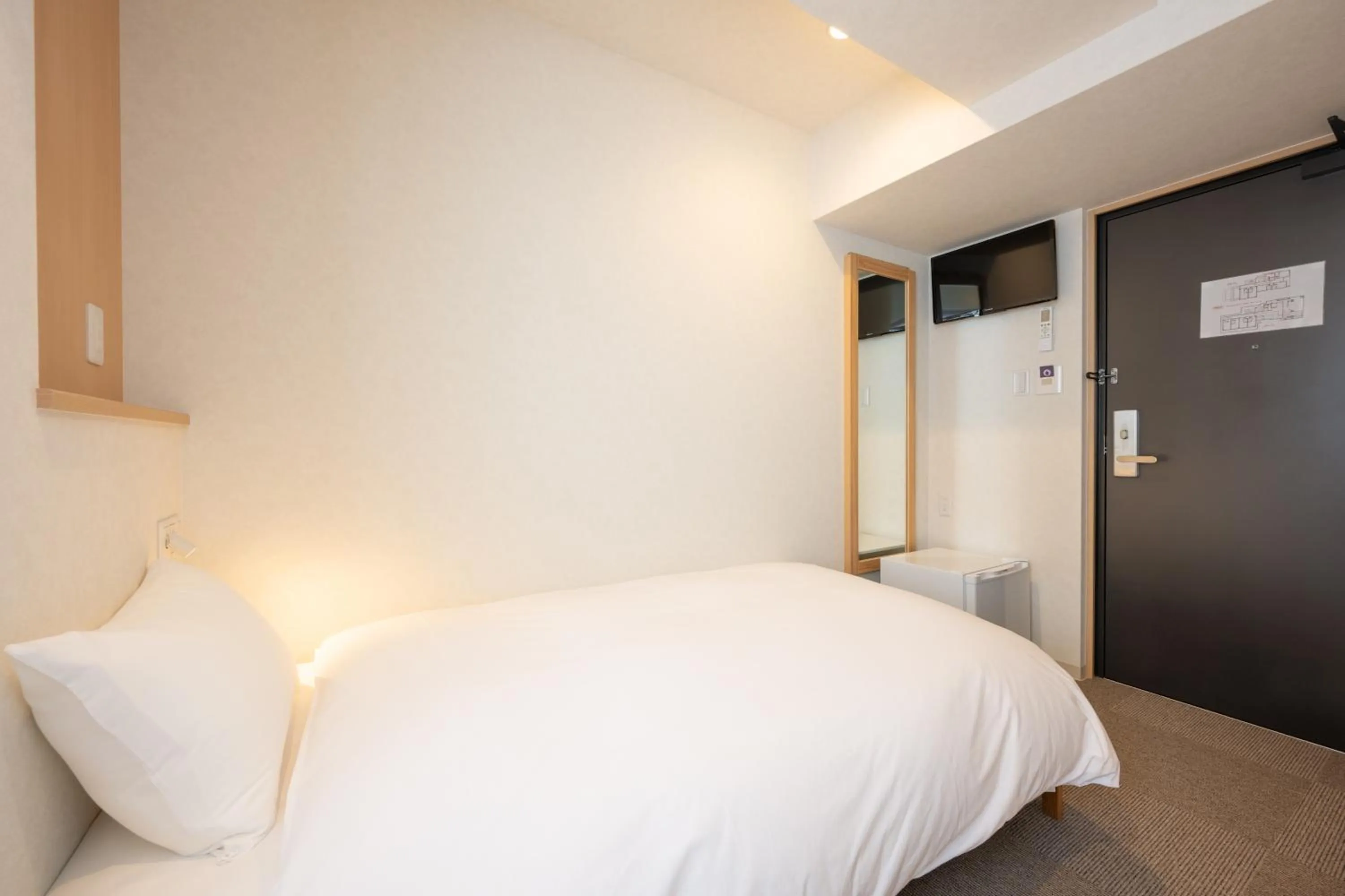 Photo of the whole room, Bed in Fuji Hotel Kyoto Gojo