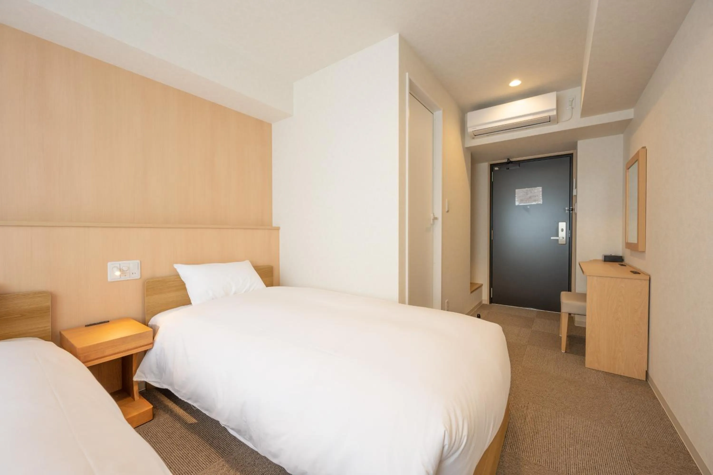 Photo of the whole room, Bed in Fuji Hotel Kyoto Gojo