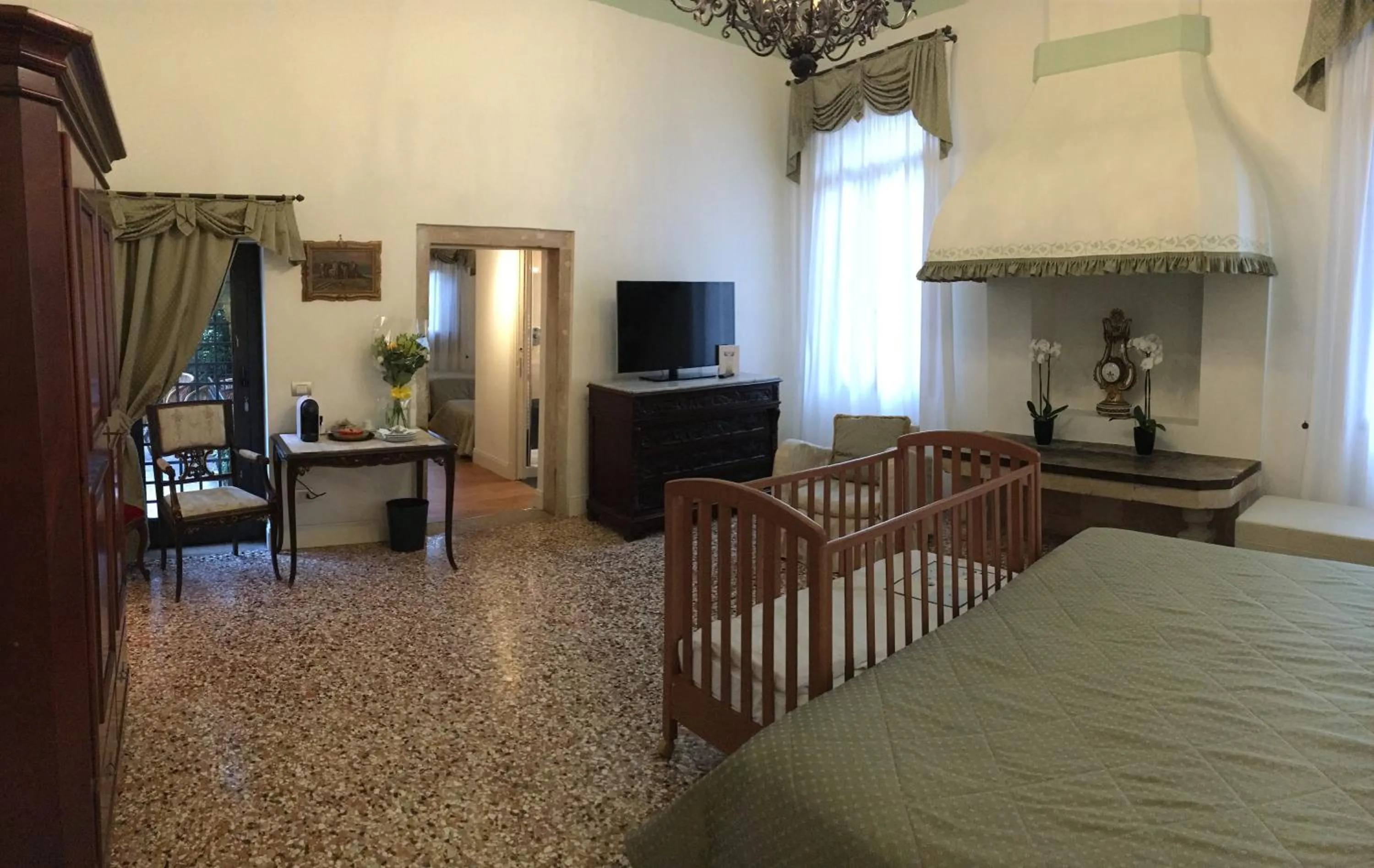 Photo of the whole room, Bed in Hotel Sant'Antonin