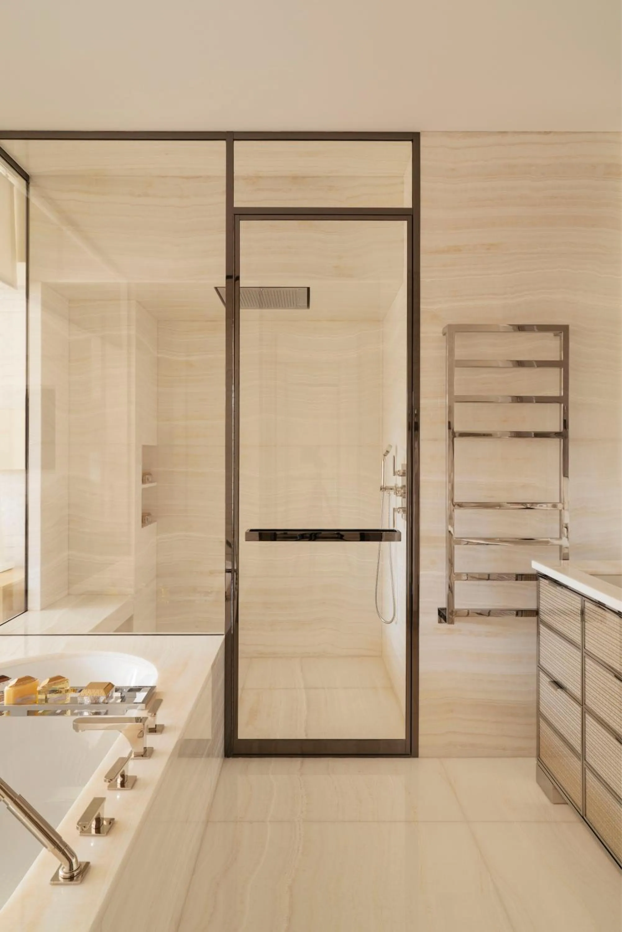 Shower in Cheval Blanc Paris & Dior Spa Cheval Blanc Paris