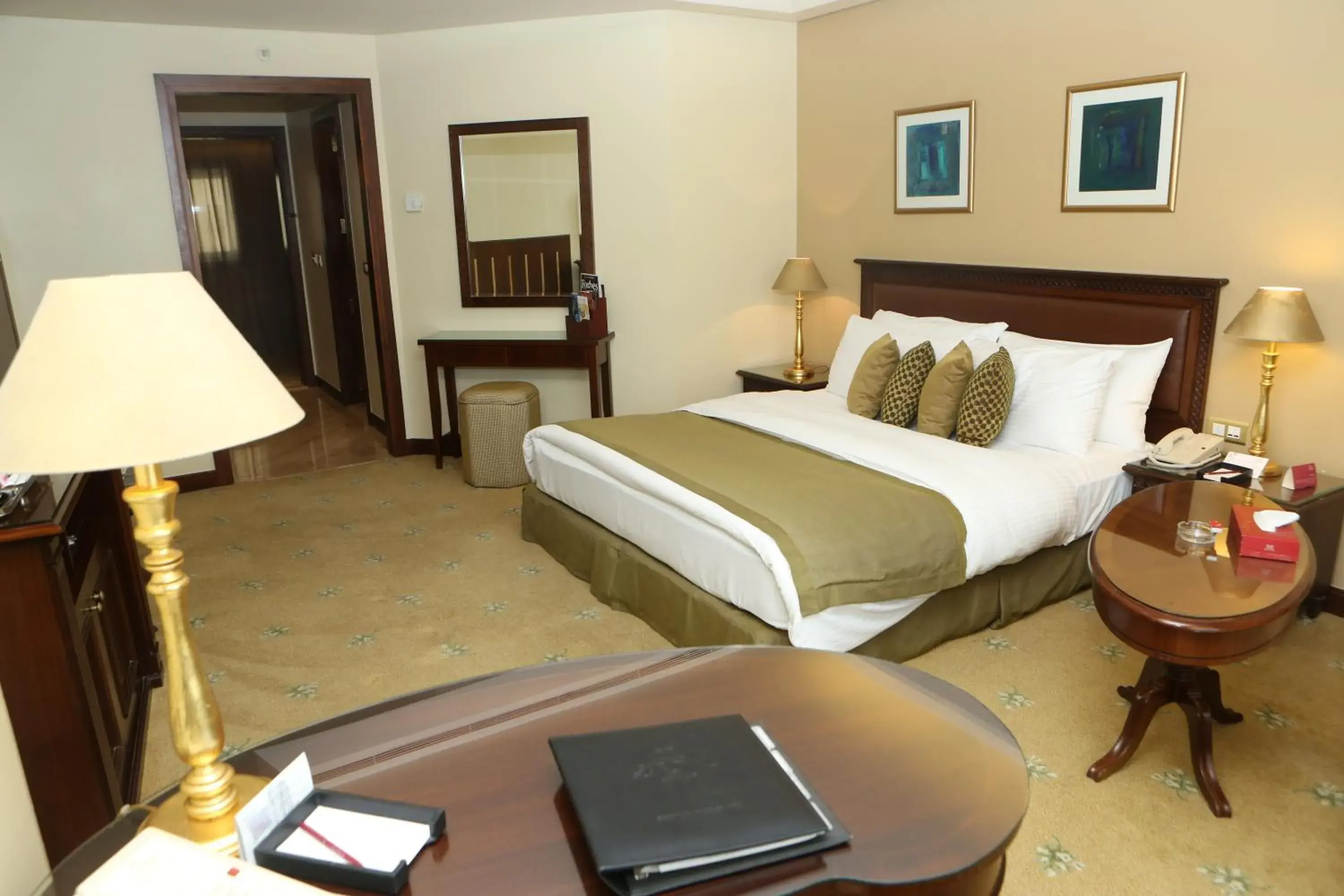 Photo of the whole room, Bed in Le Royal Amman Photo of the whole room, Bed in Le Royal Amman