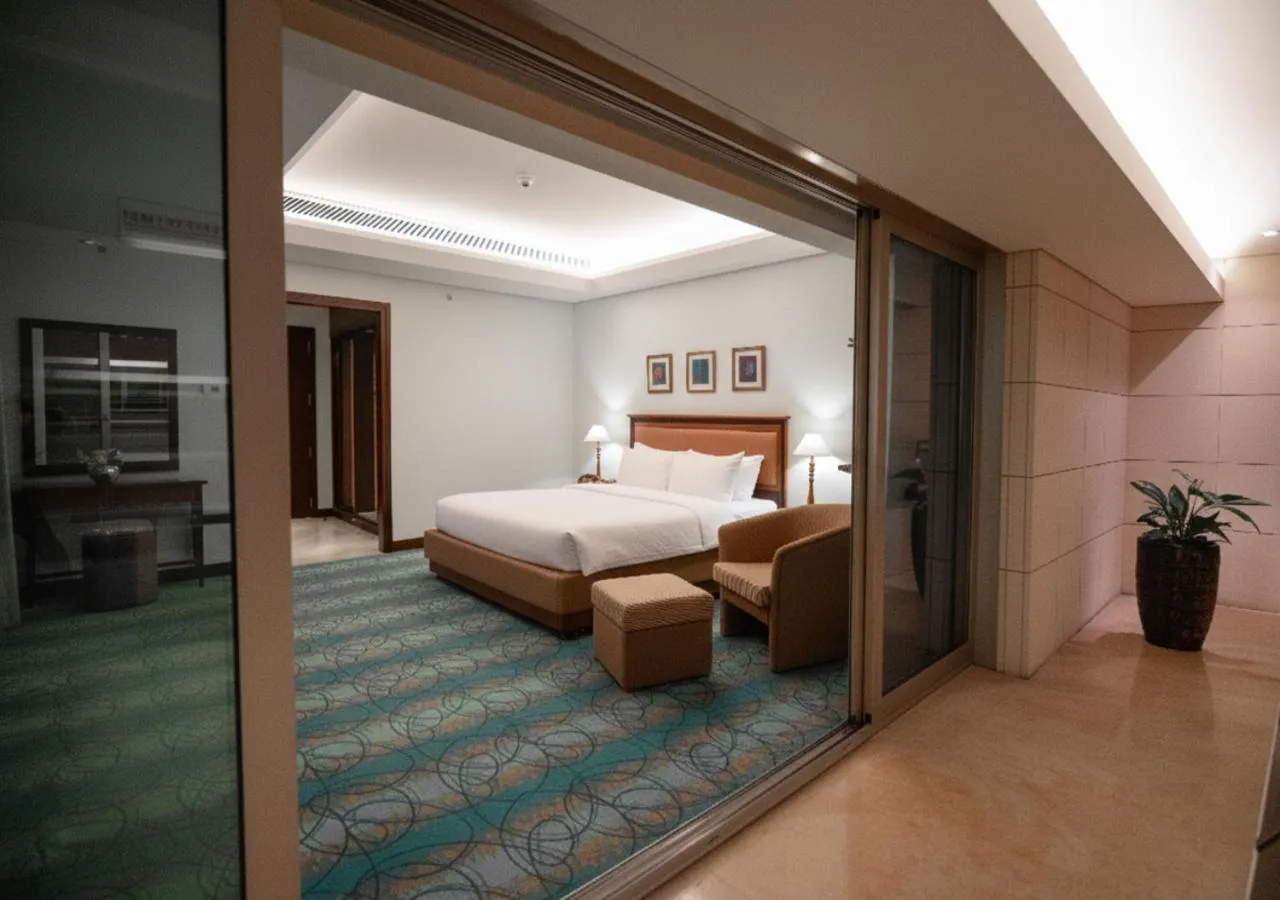 Bedroom, Bed in Le Royal Amman