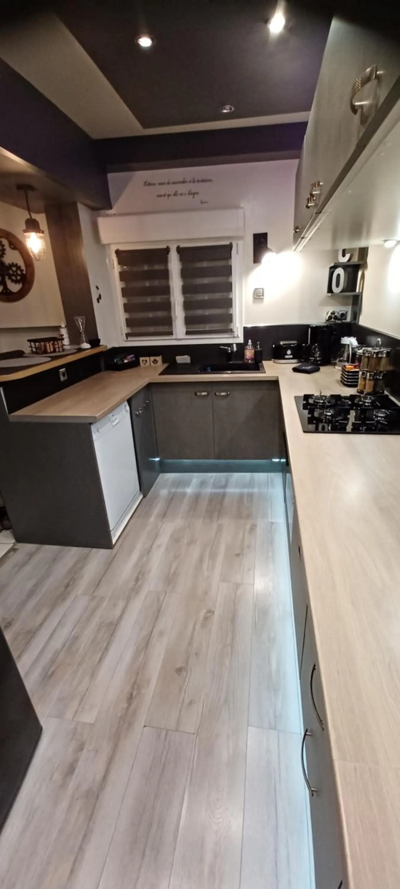 Kitchen or kitchenette in La maison d hôte d emmanuelle