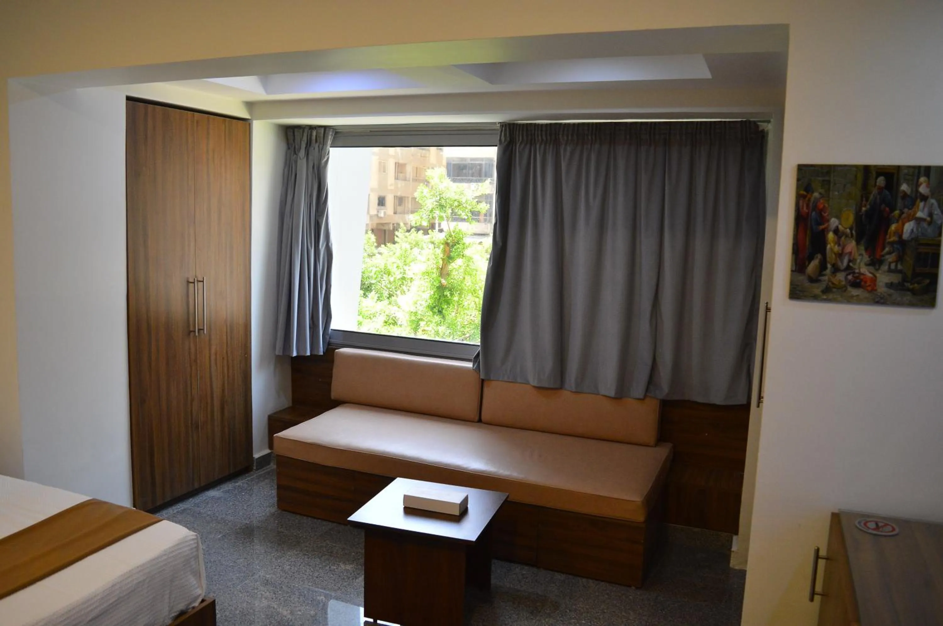 Seating area, Bed in Royal Inn Residence