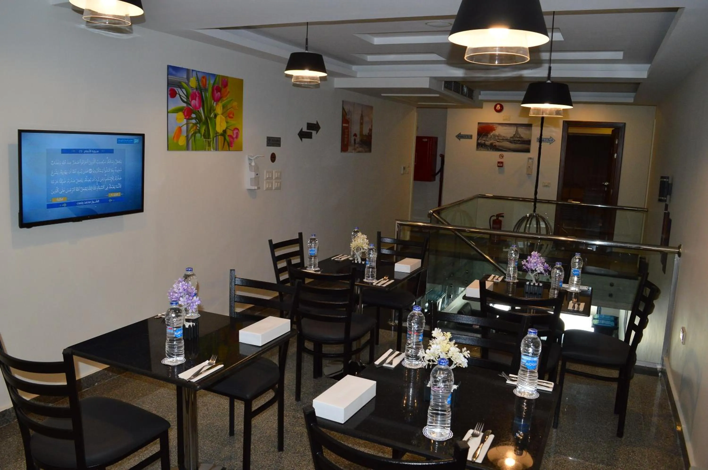 Restaurant/places to eat in Royal Inn Residence