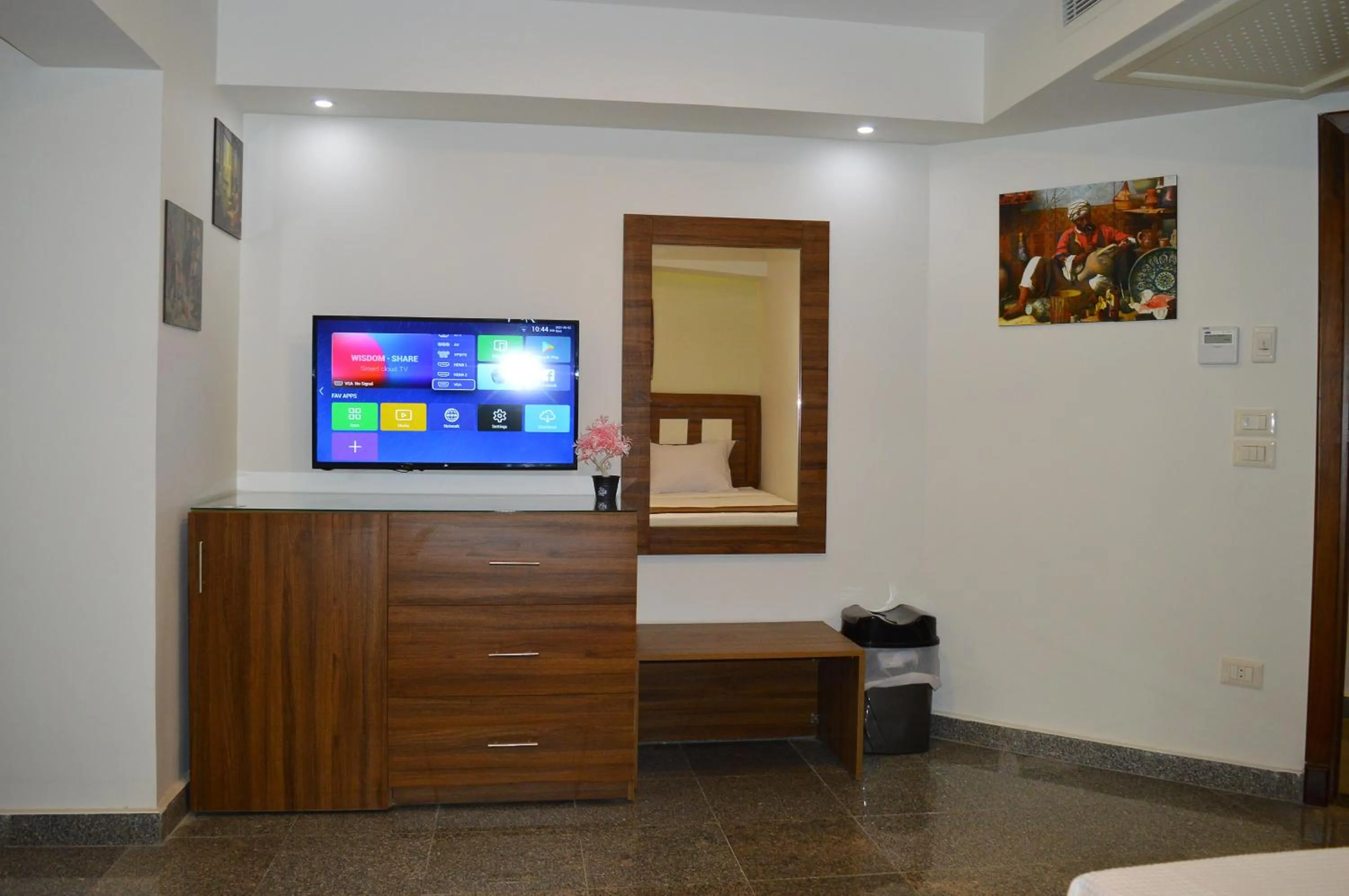 TV and multimedia in Royal Inn Residence