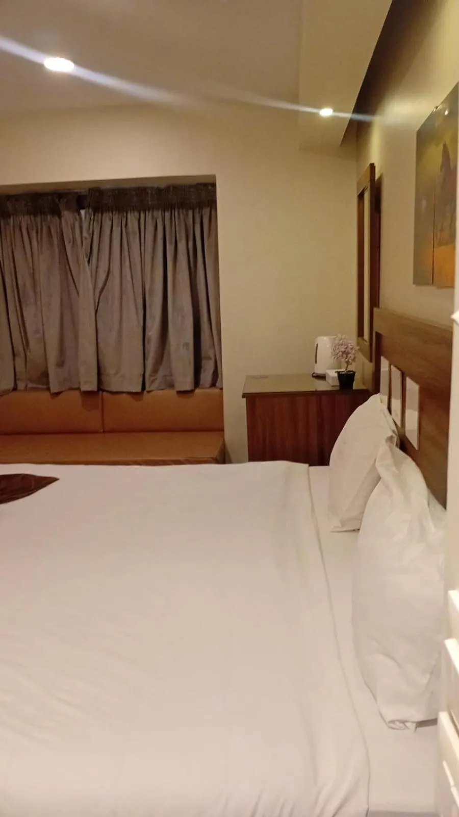 Photo of the whole room, Bed in Royal Inn Residence