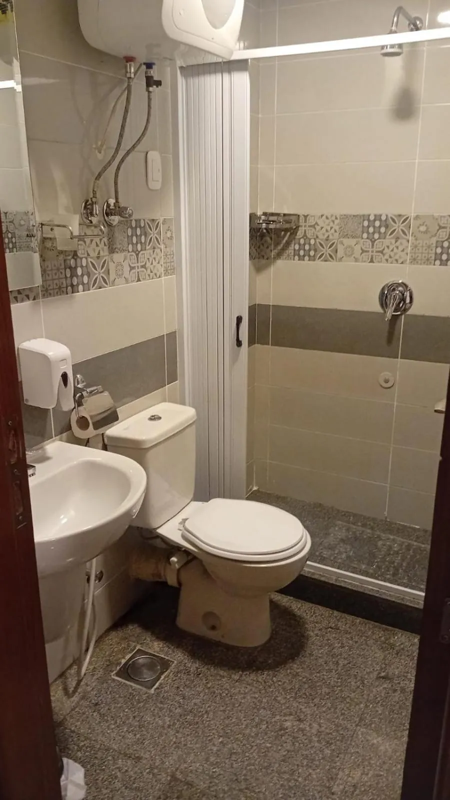 Shower in Royal Inn Residence