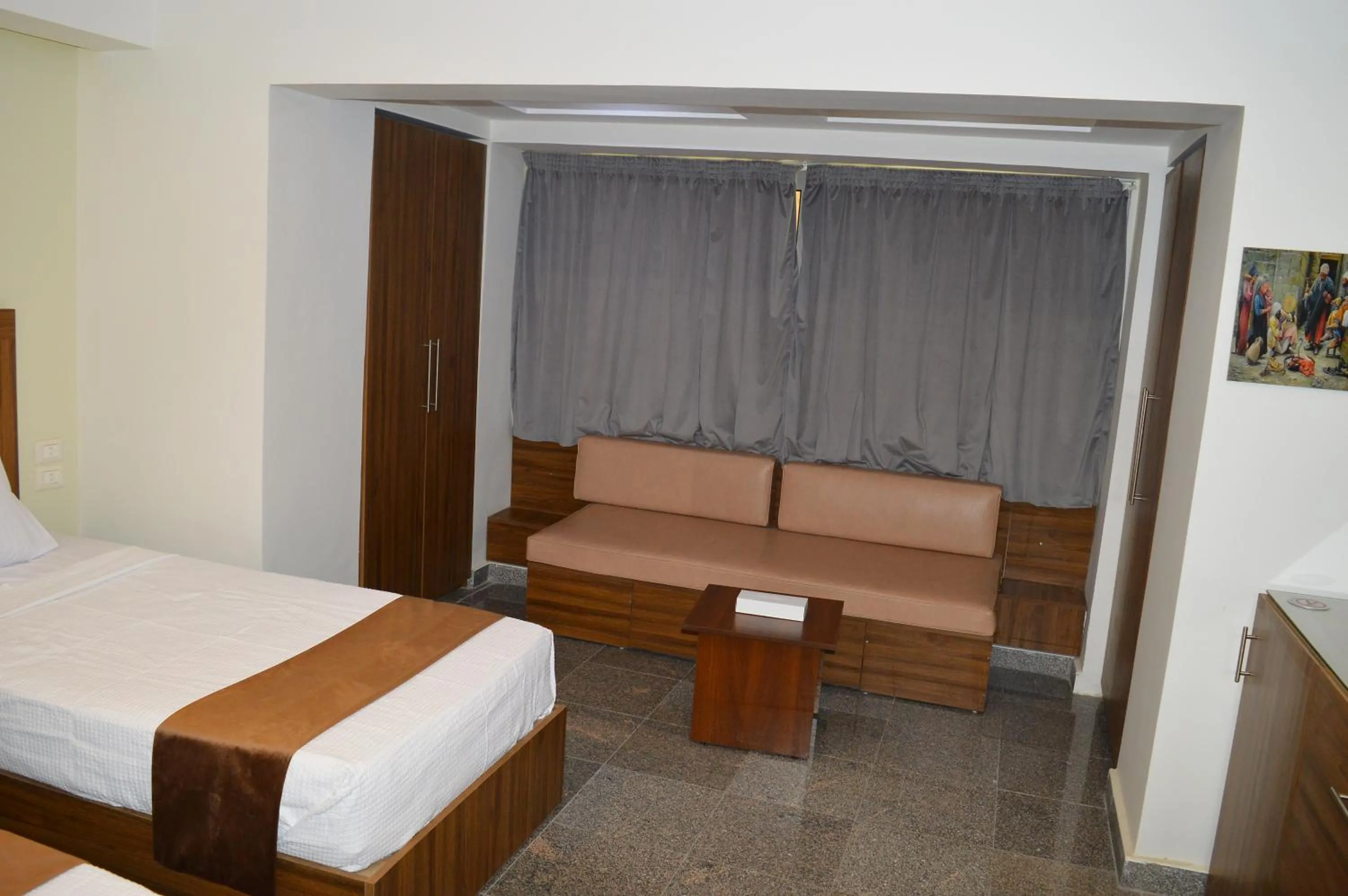Seating area, Bed in Royal Inn Residence