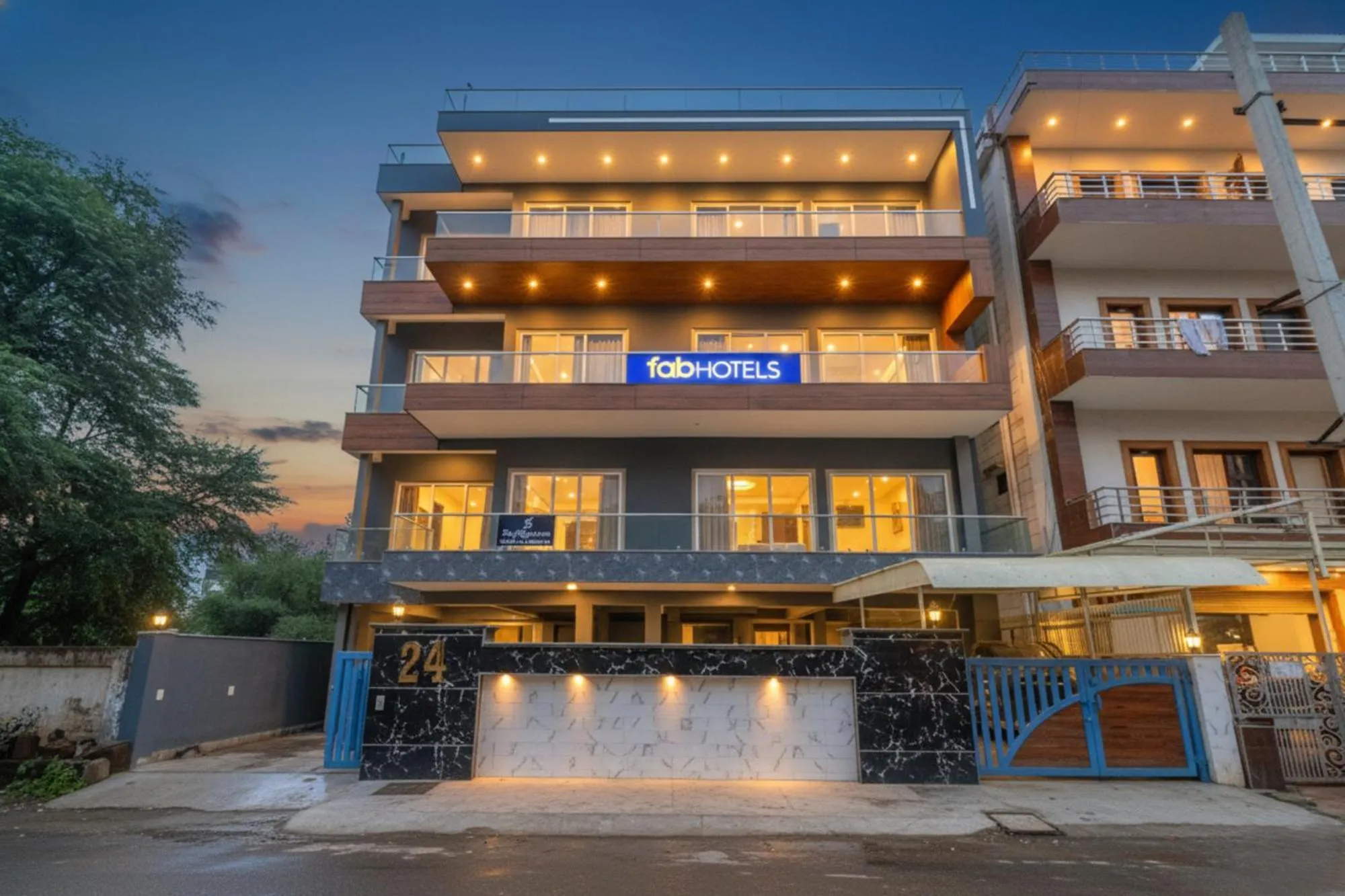 Property building in FabHotel Sky Rise Inn Near Medanta- The Medicity Hospital, Gurugram