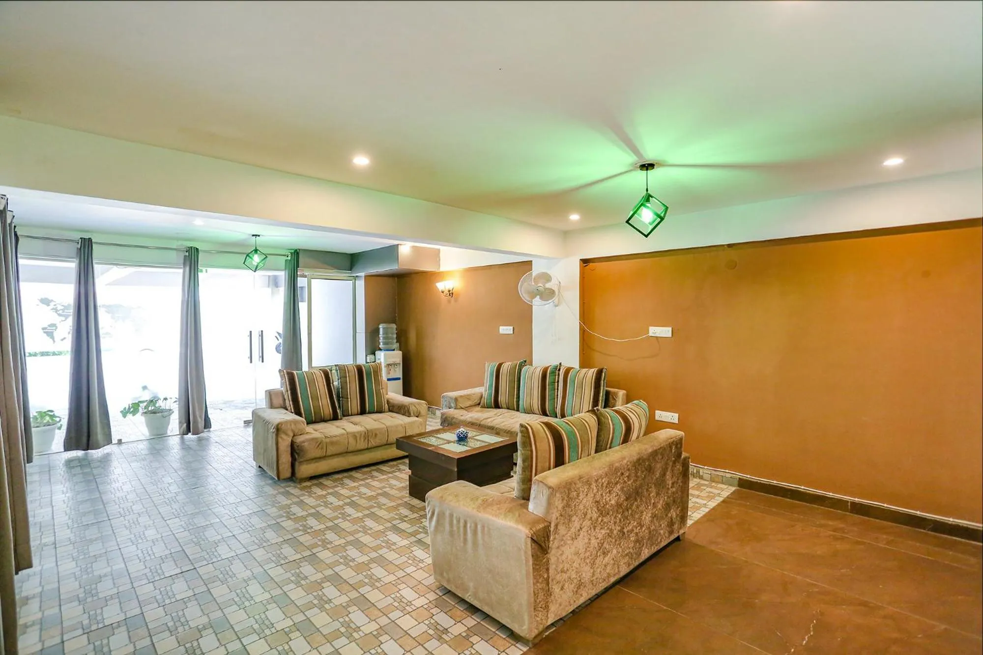Seating area in FabHotel Sky Rise Inn Near Medanta- The Medicity Hospital, Gurugram