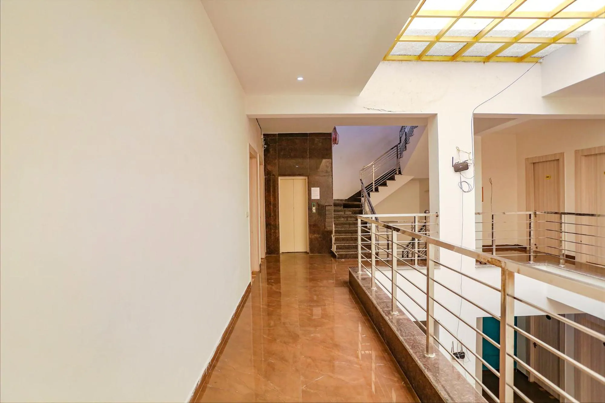 Lobby or reception in FabHotel Sky Rise Inn Near Medanta- The Medicity Hospital, Gurugram