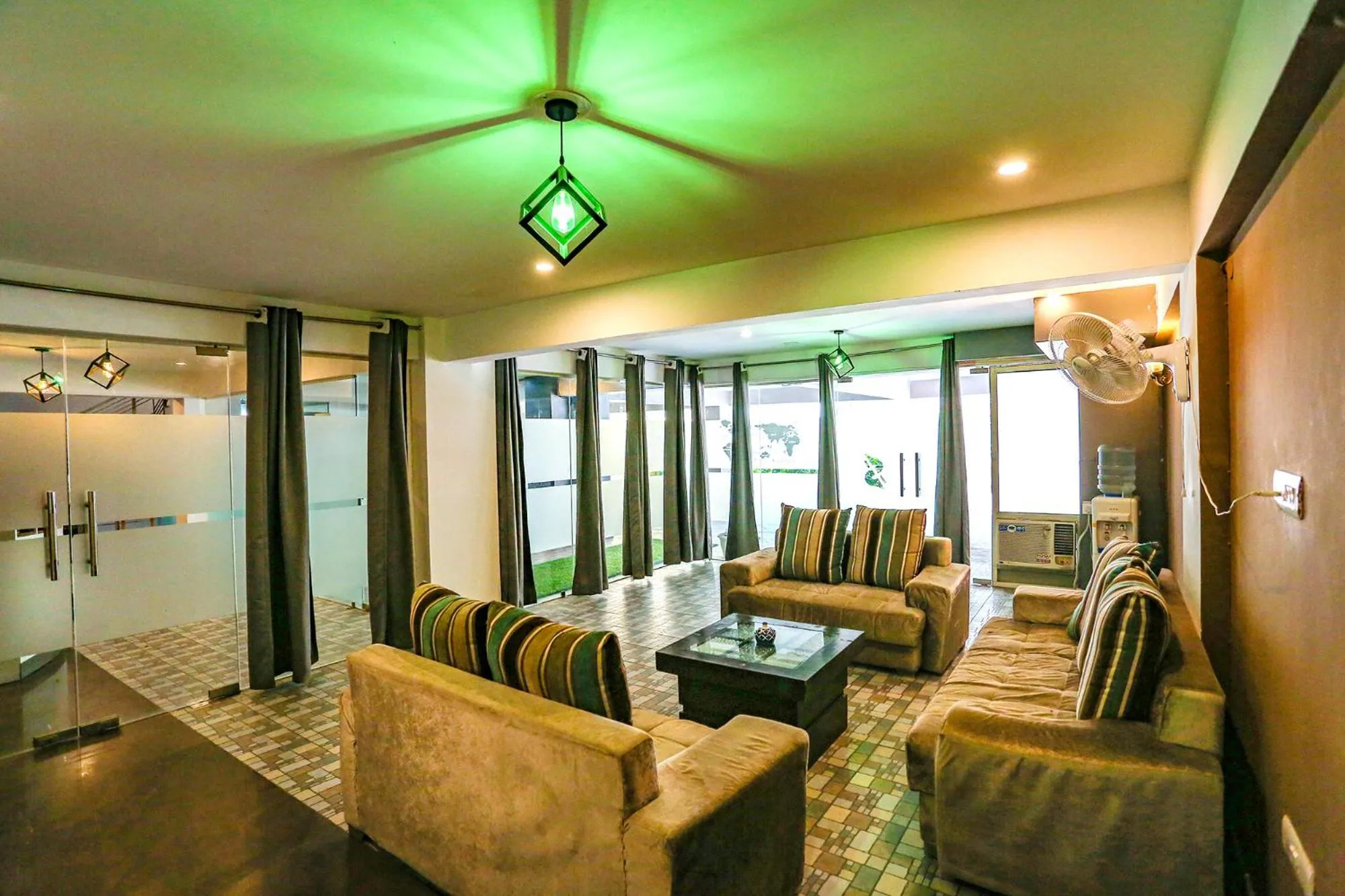 Seating area in FabHotel Sky Rise Inn Near Medanta- The Medicity Hospital, Gurugram