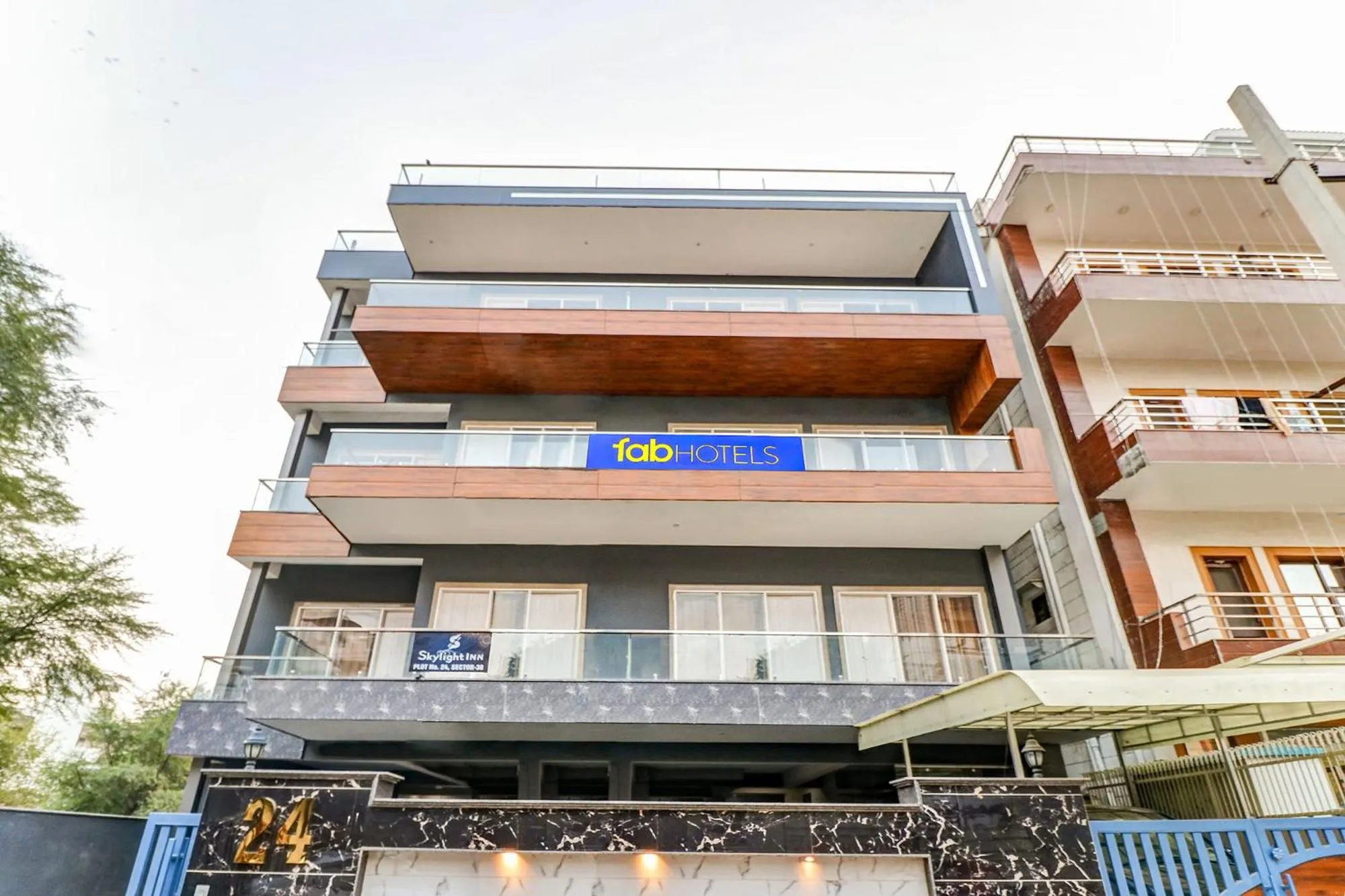 Property building in FabHotel Sky Rise Inn Near Medanta- The Medicity Hospital, Gurugram