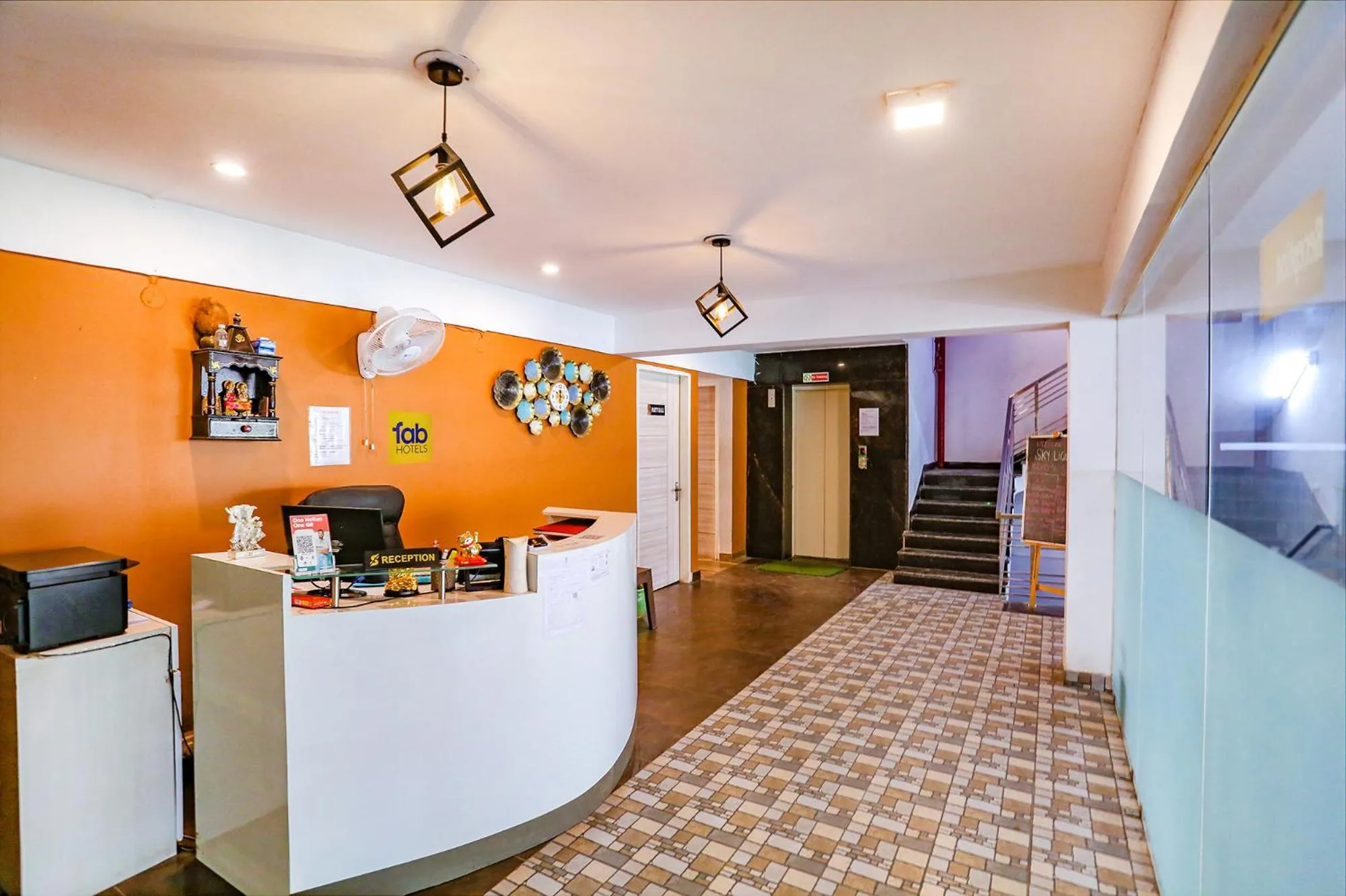 Lobby or reception in FabHotel Sky Rise Inn Near Medanta- The Medicity Hospital, Gurugram
