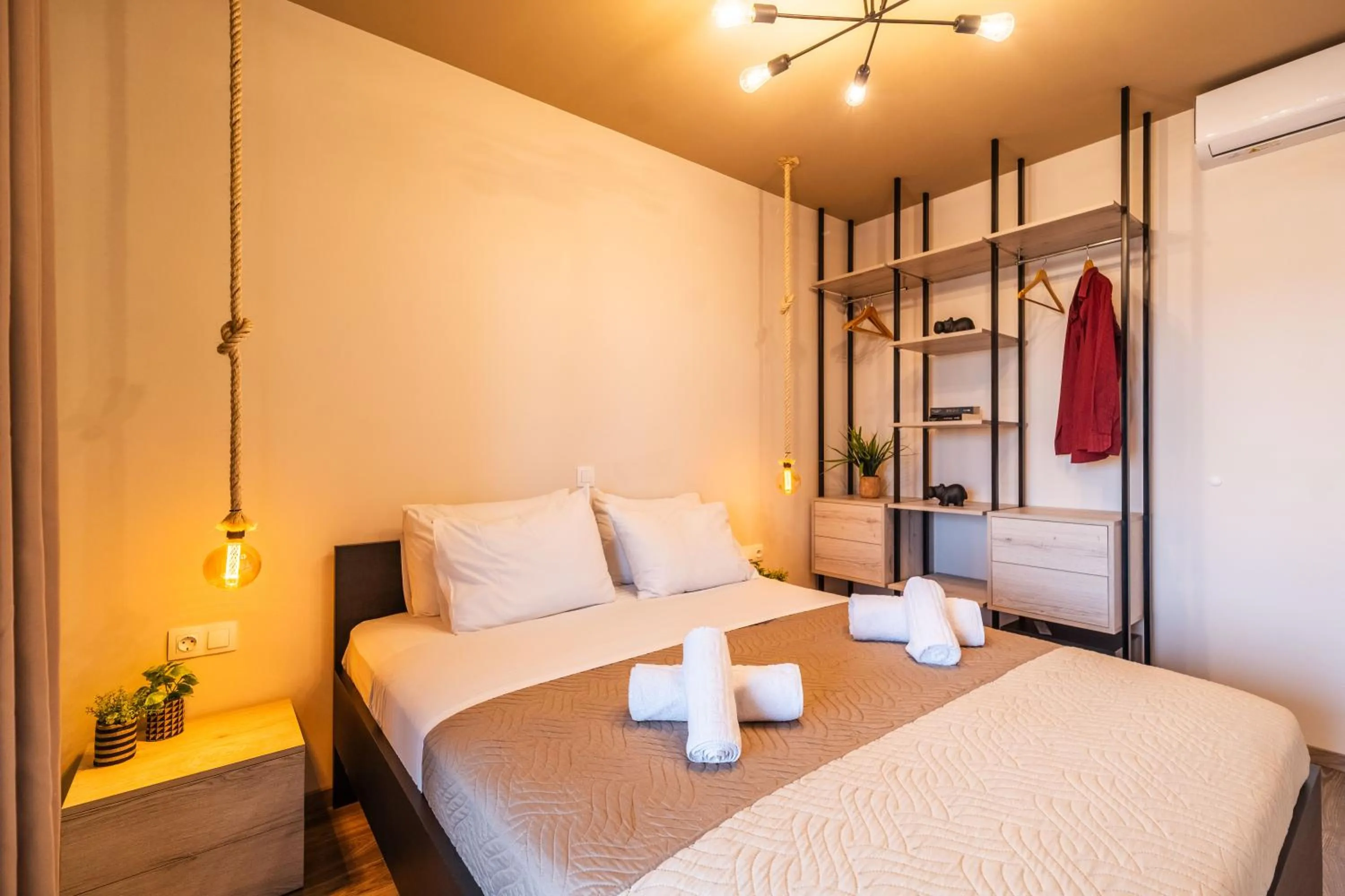 Bed in Semiso Beach Suites