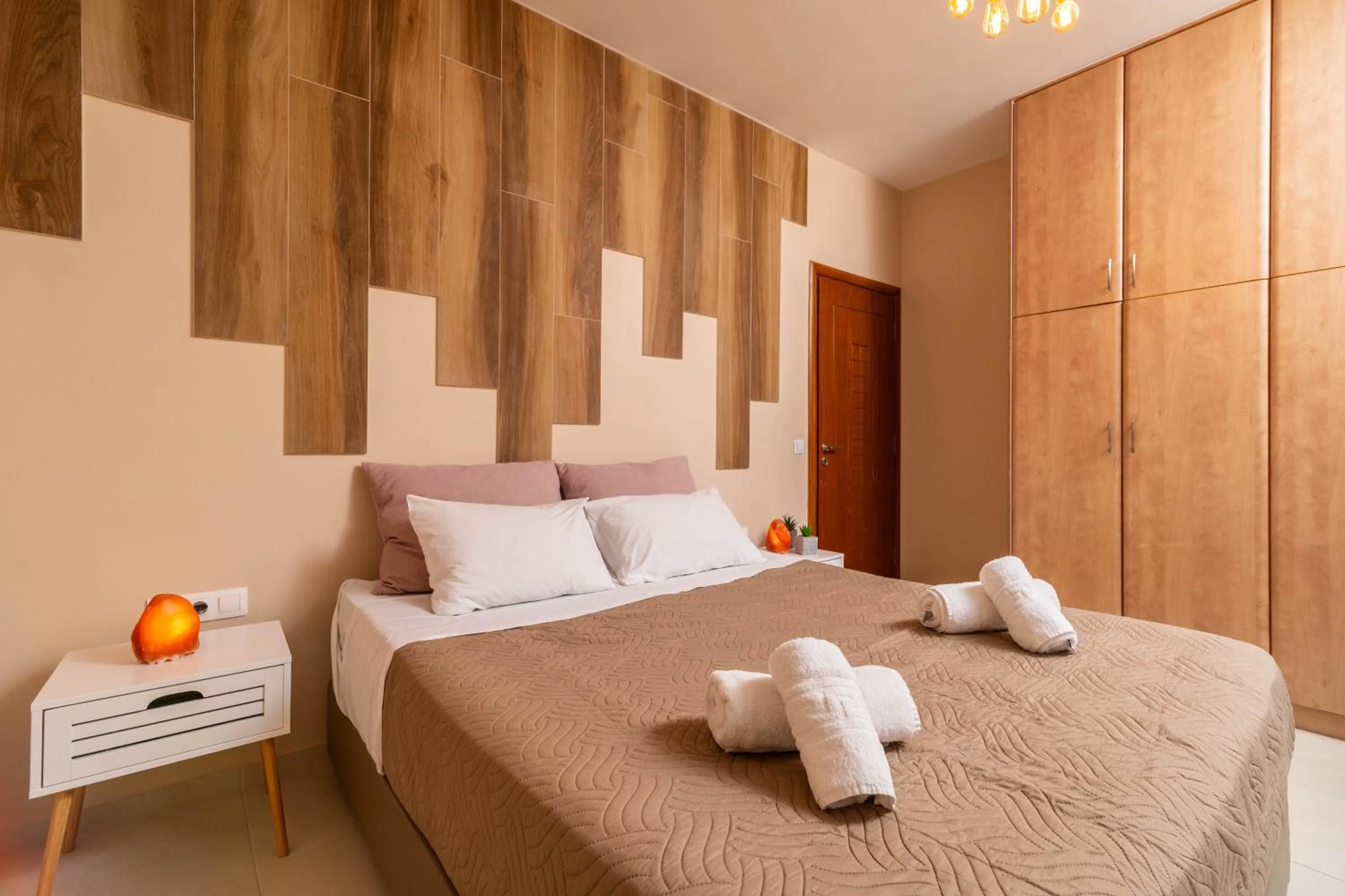 Bed in Semiso Beach Suites