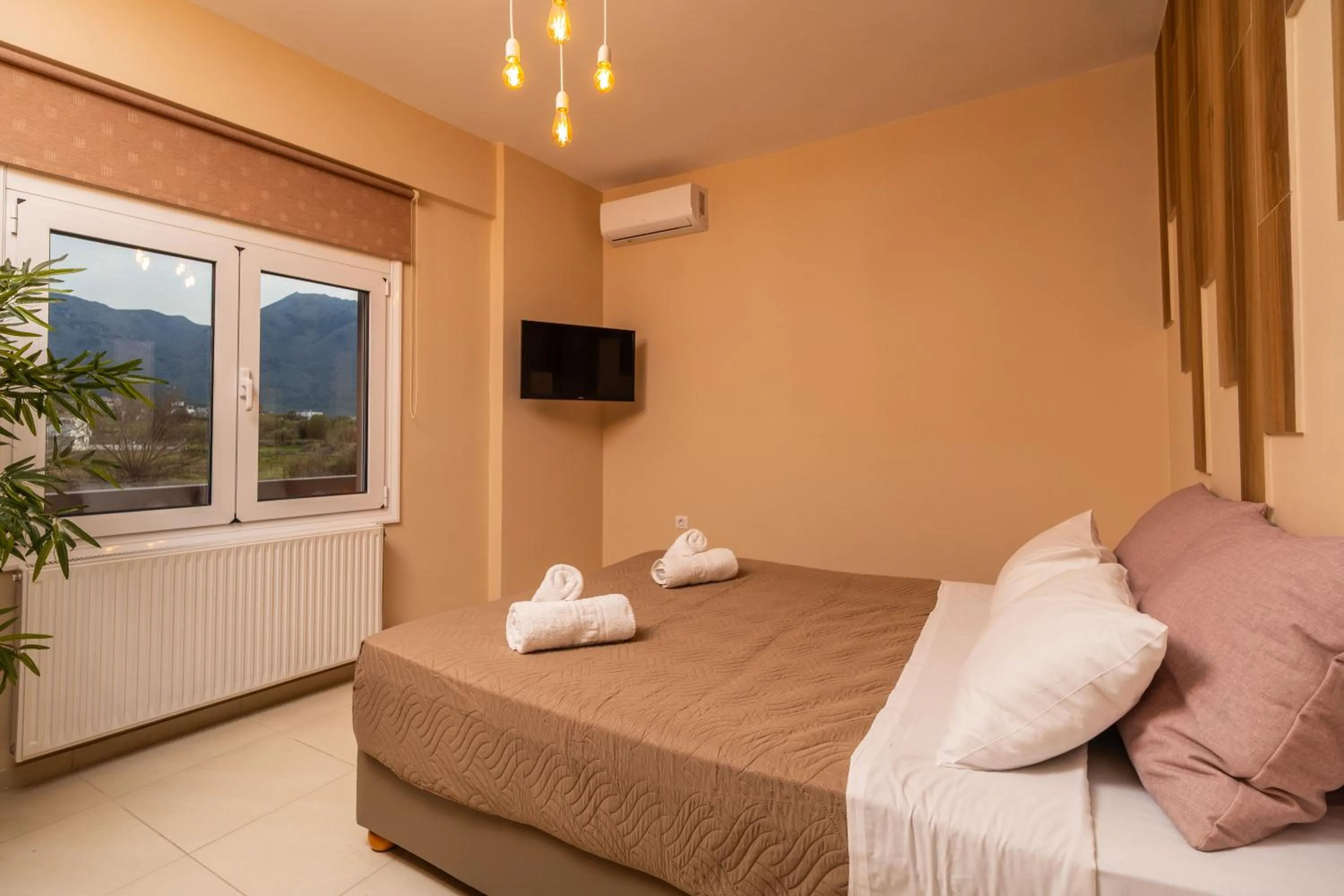 Bed in Semiso Beach Suites