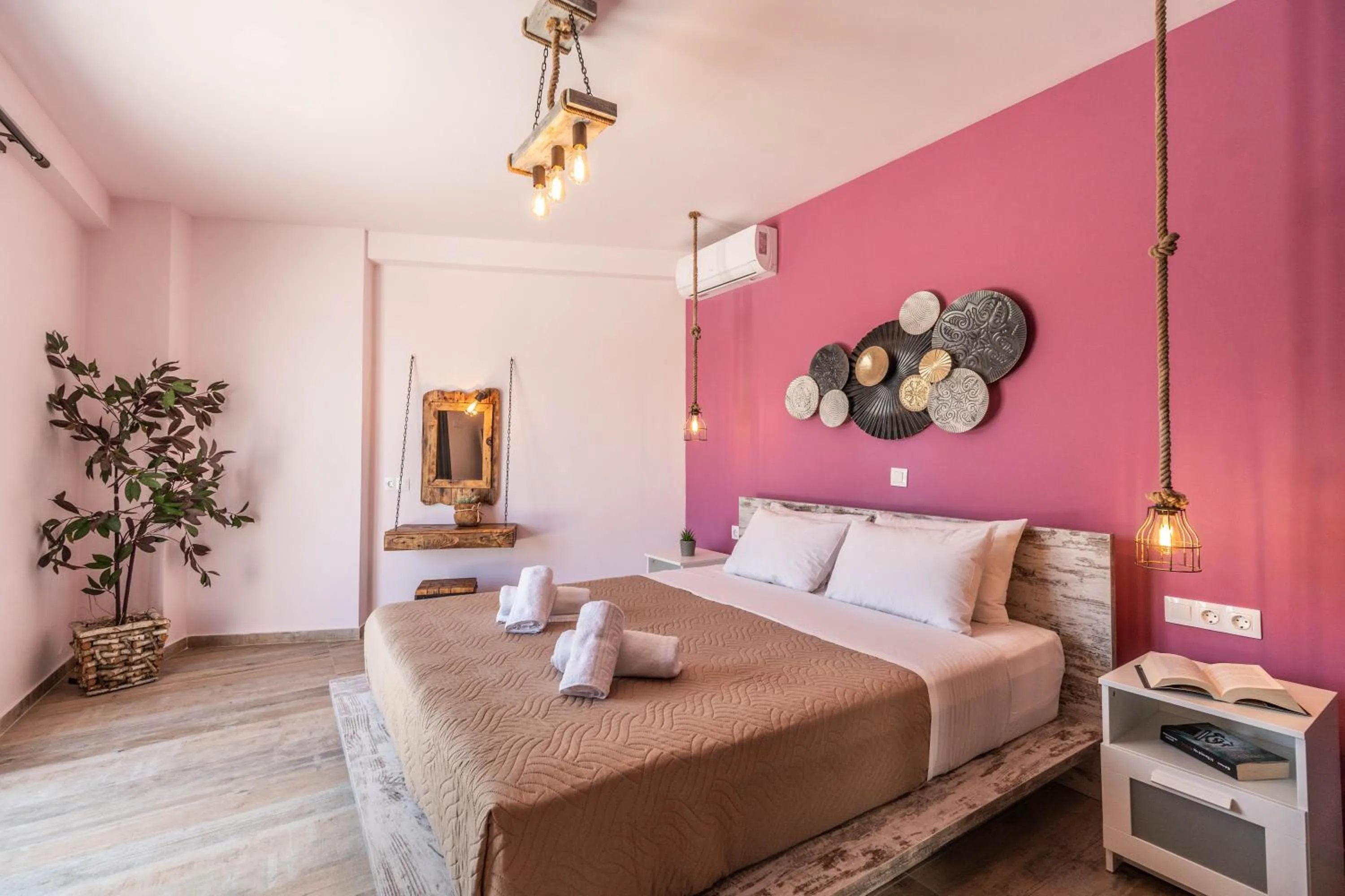 Bed in Semiso Beach Suites