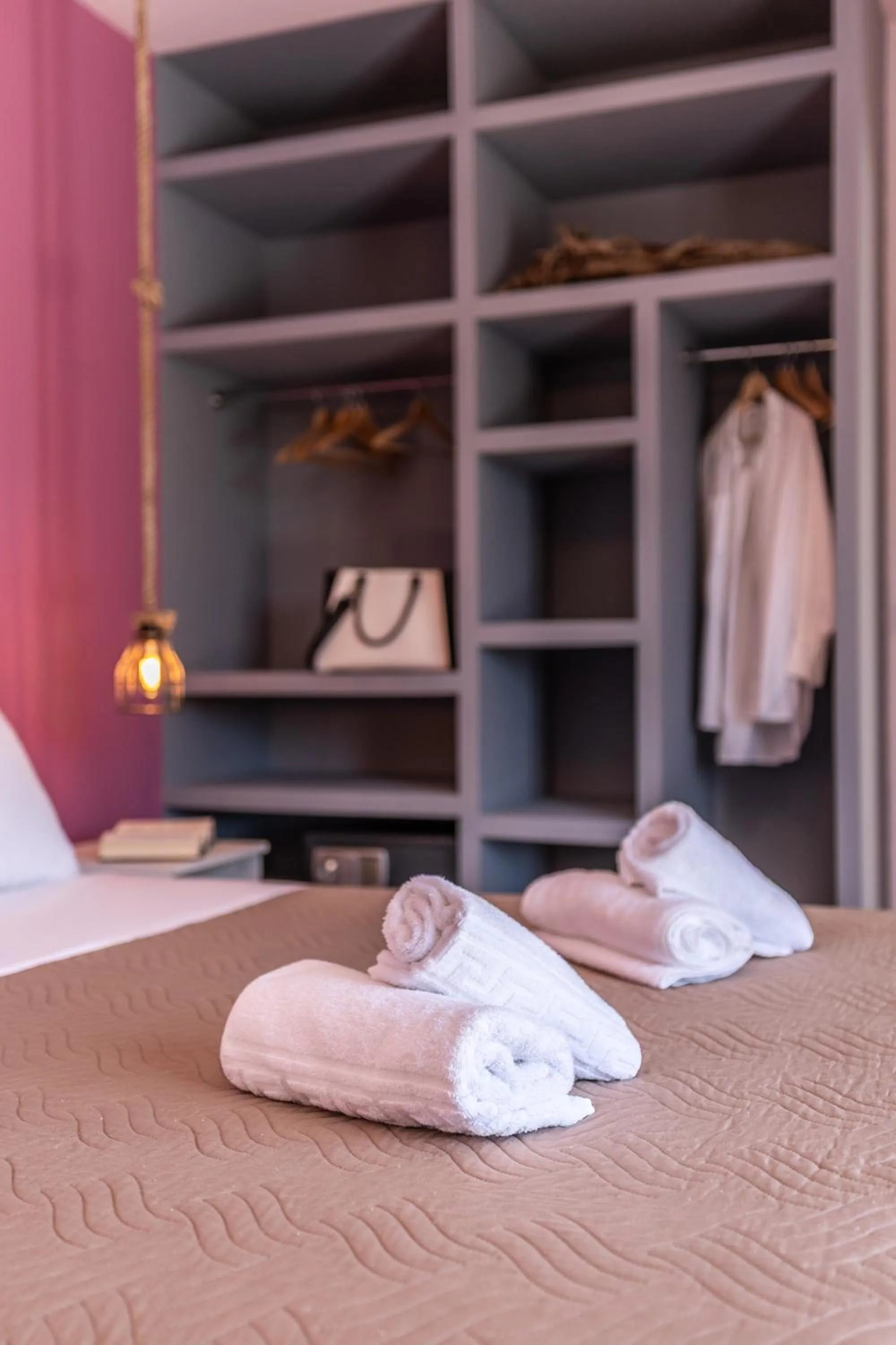 Bed in Semiso Beach Suites