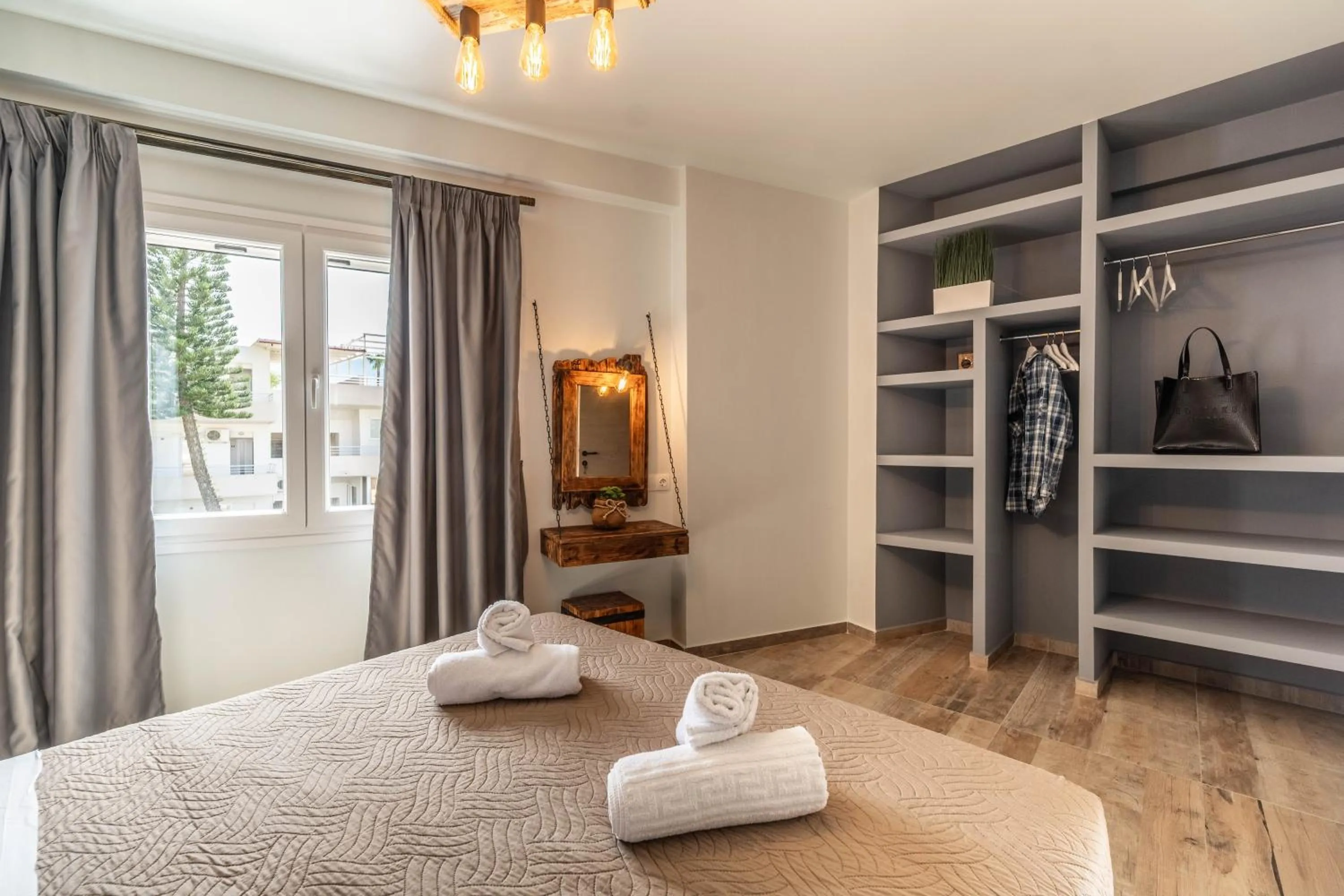 Bed in Semiso Beach Suites