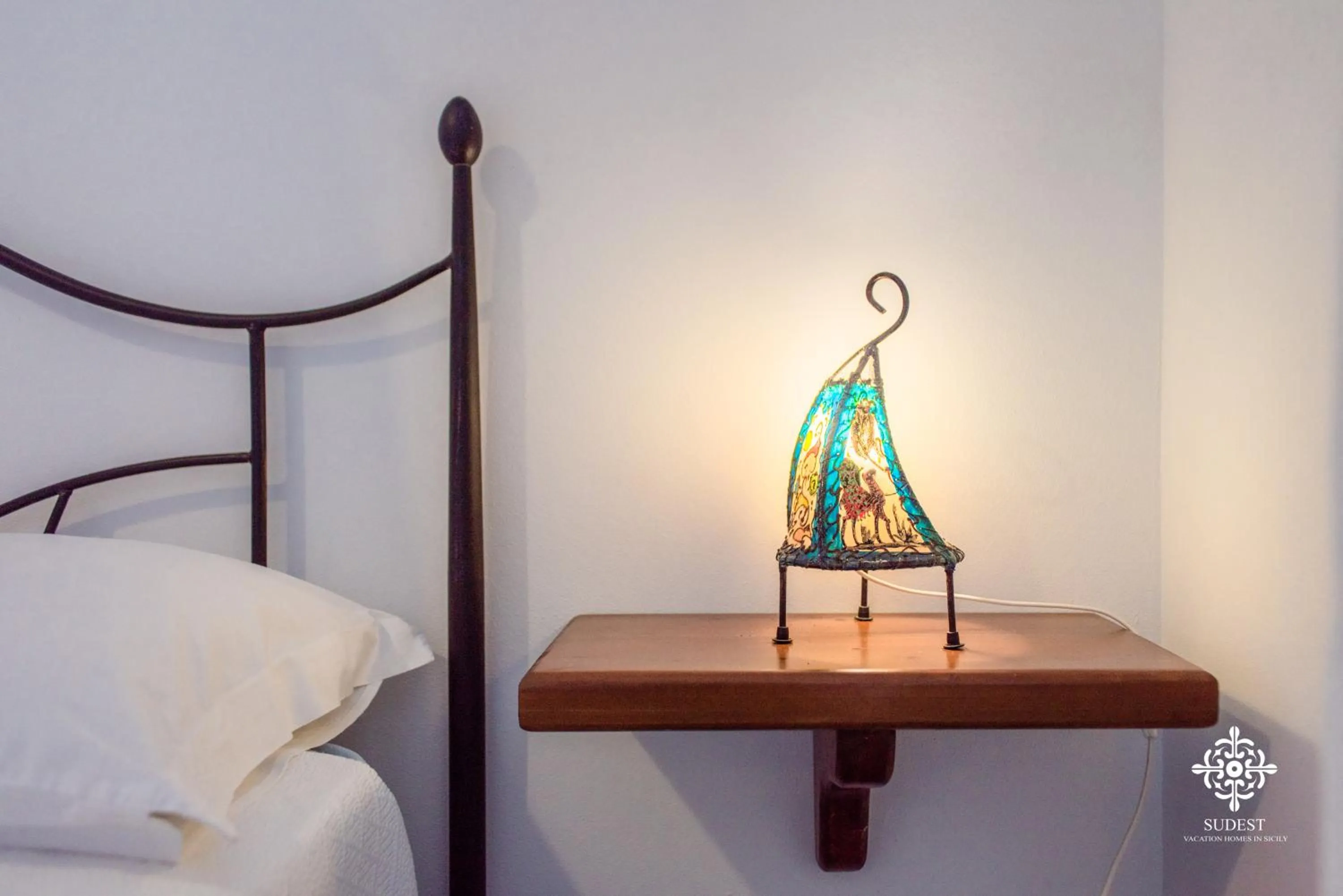 Decorative detail, Bed in Residenza Ormos - Dimore sul mare