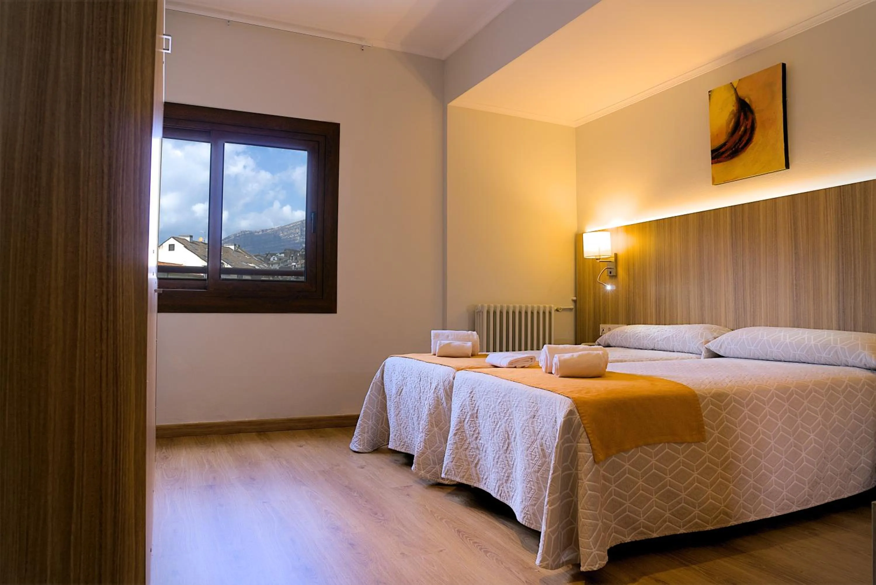 Bed in Hotel Boltaña Ordesa
