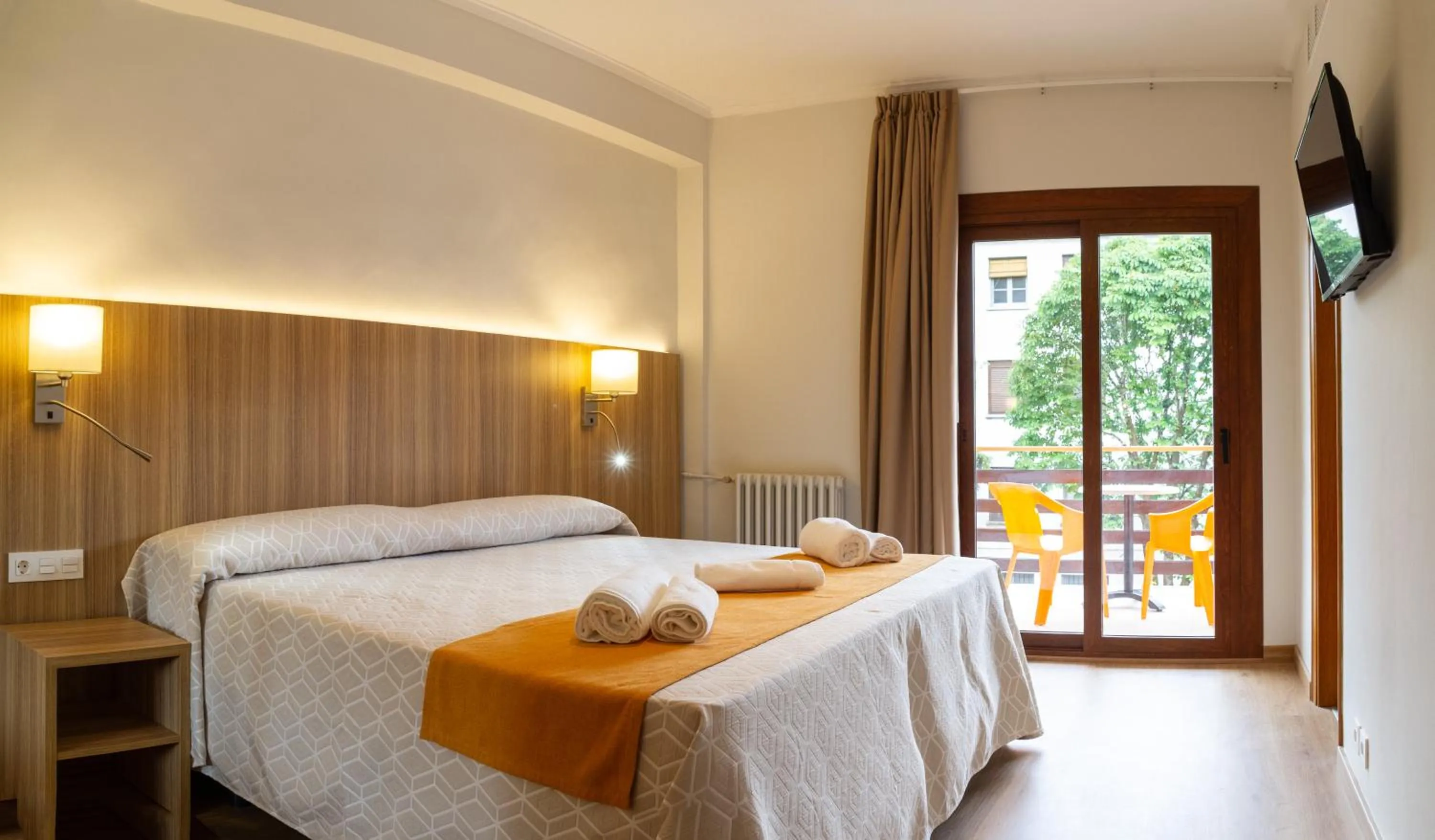 Bed in Hotel Boltaña Ordesa