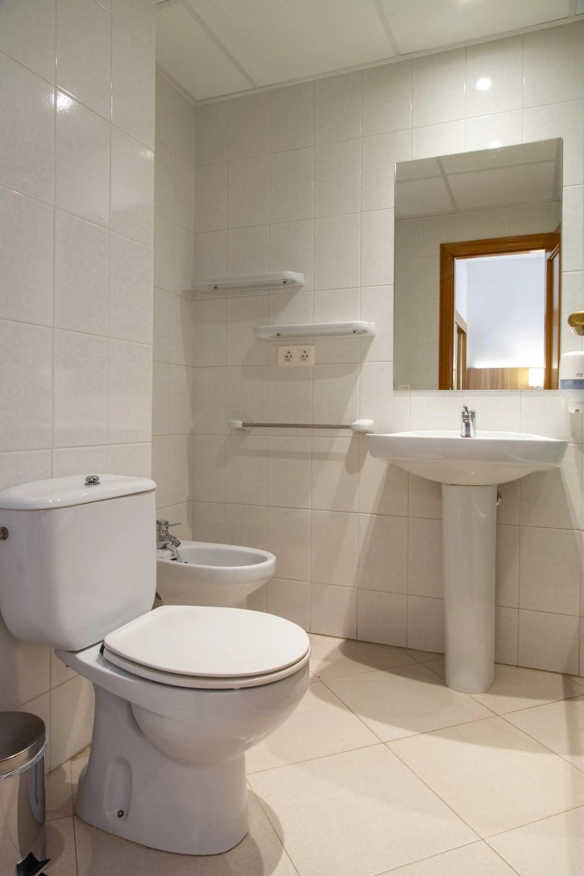 Toilet in Hotel Boltaña Ordesa