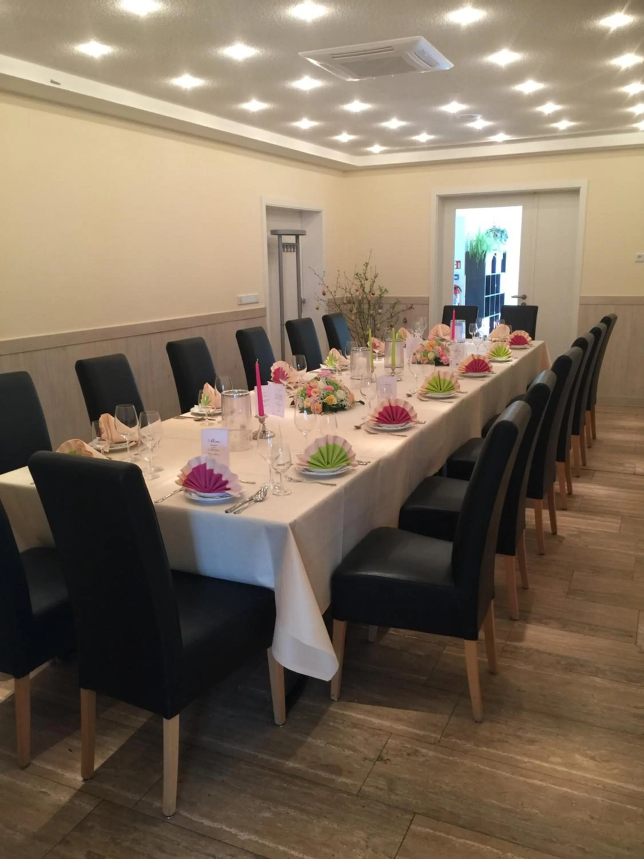 Banquet/Function facilities, Restaurant/Places to Eat in Frick's Hotel