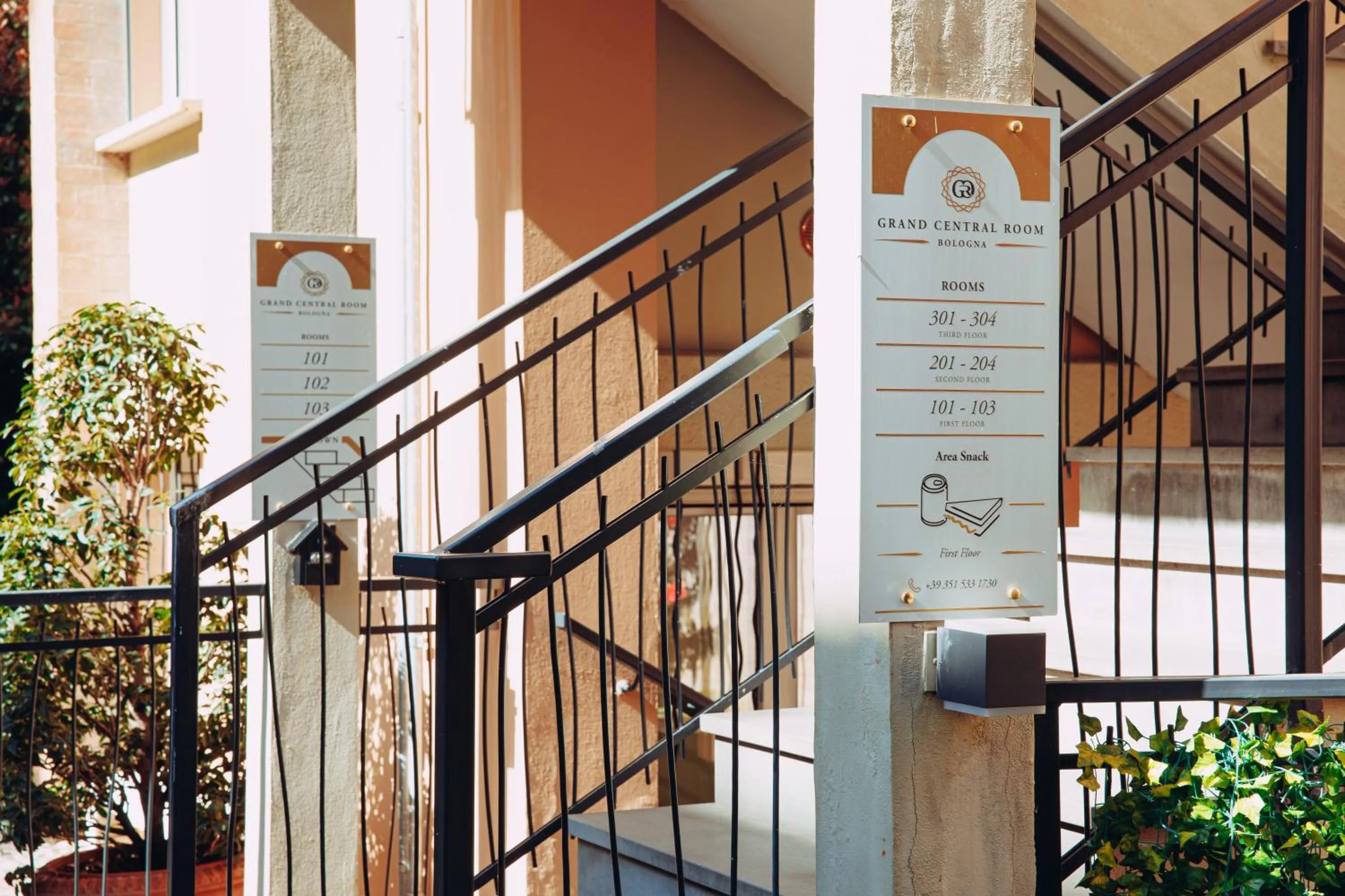 Text overlay in Grand Central Room