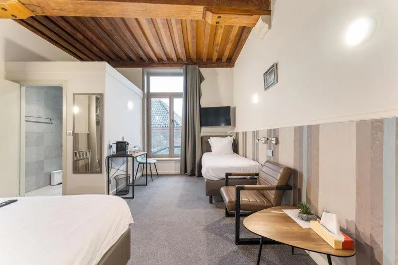 Photo of the whole room, Bed in Hotel karel de stoute