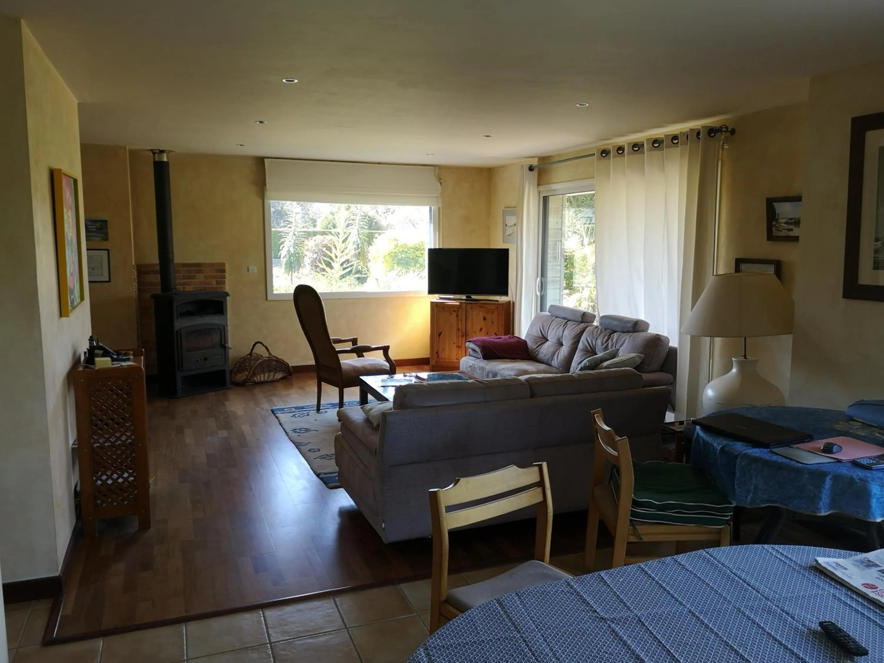 Chambre dans Maison fleurie et calme