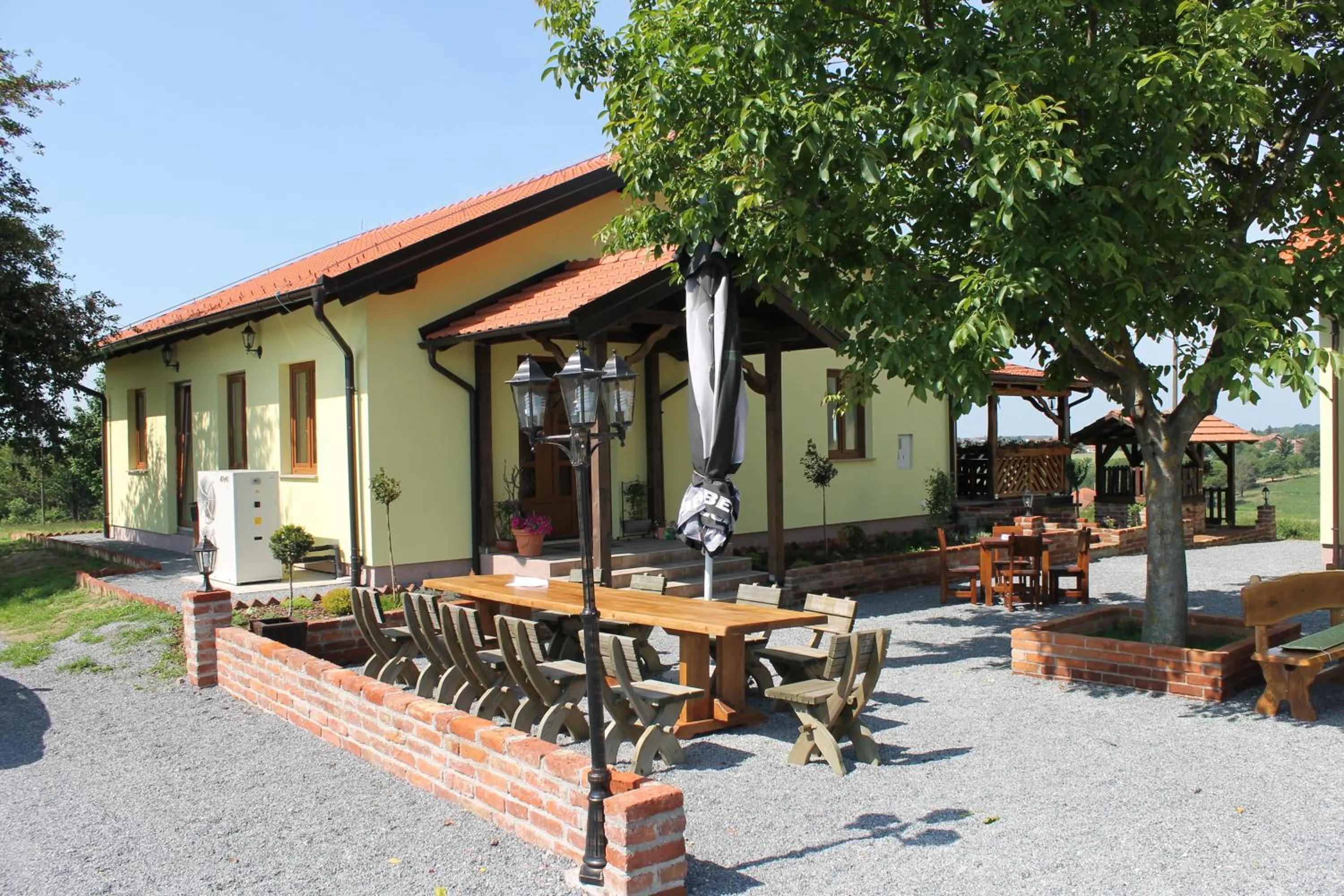 Restaurant/places to eat in Rooms & Apartment Vinia