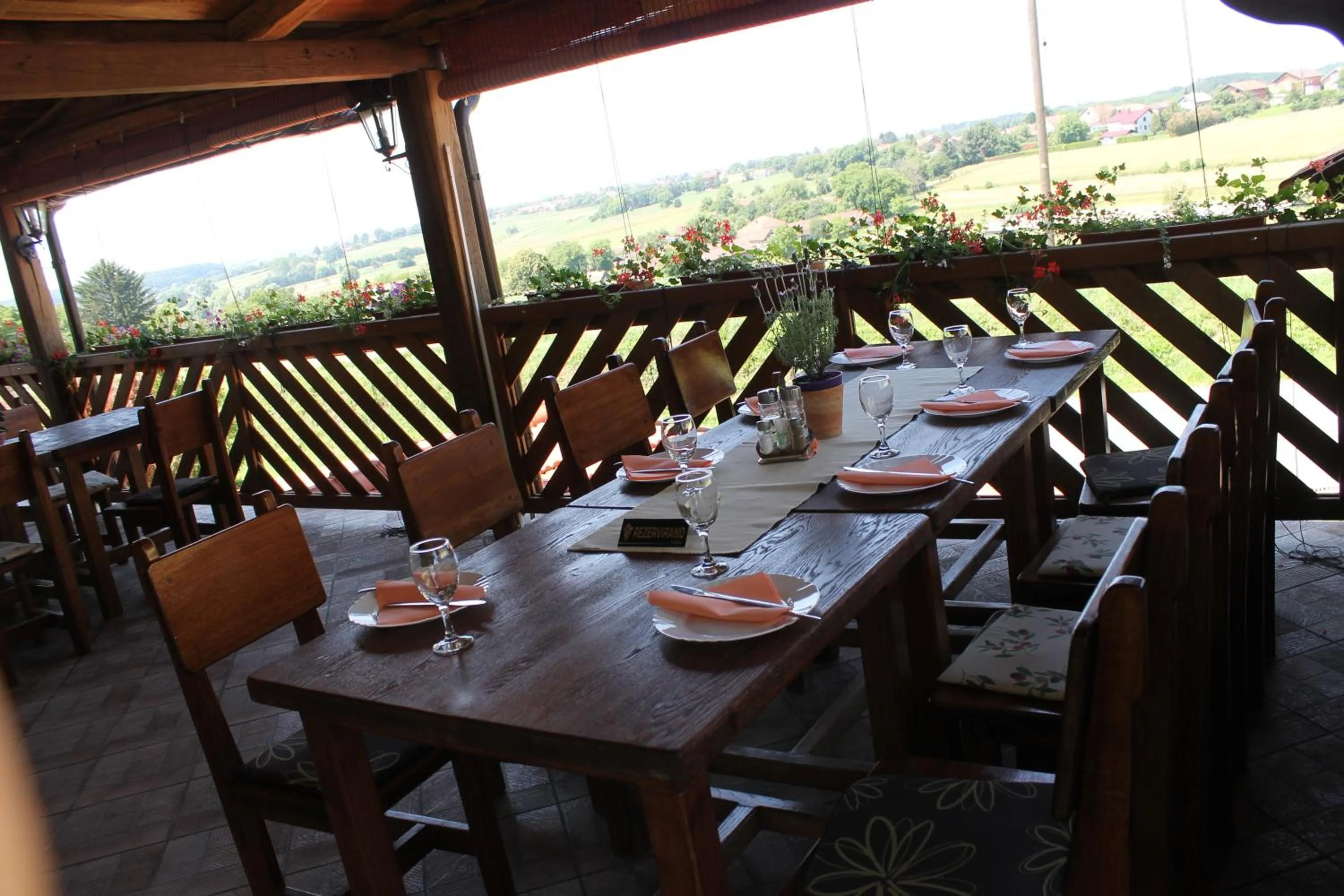 Restaurant/places to eat in Rooms & Apartment Vinia