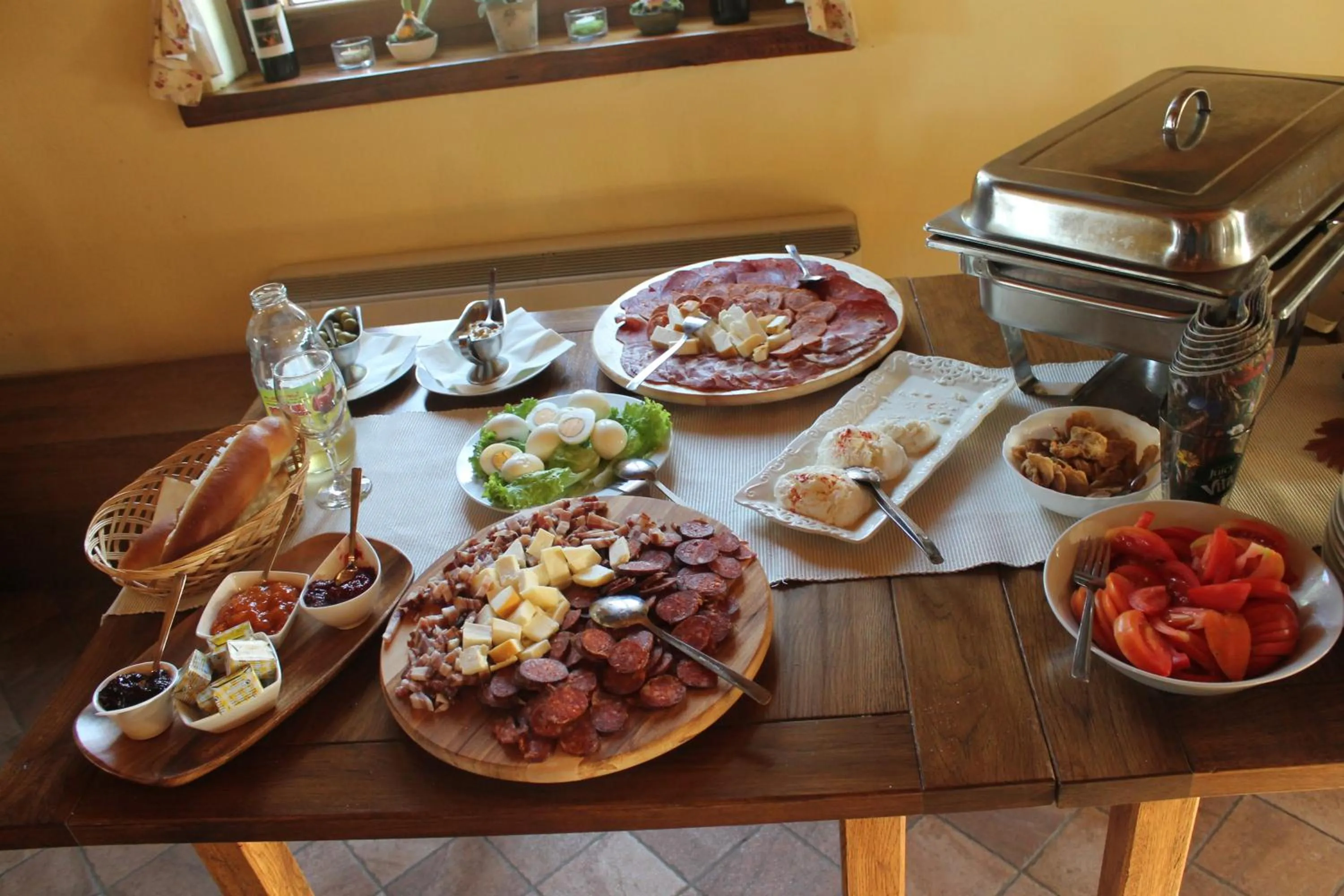 Food in Rooms & Apartment Vinia