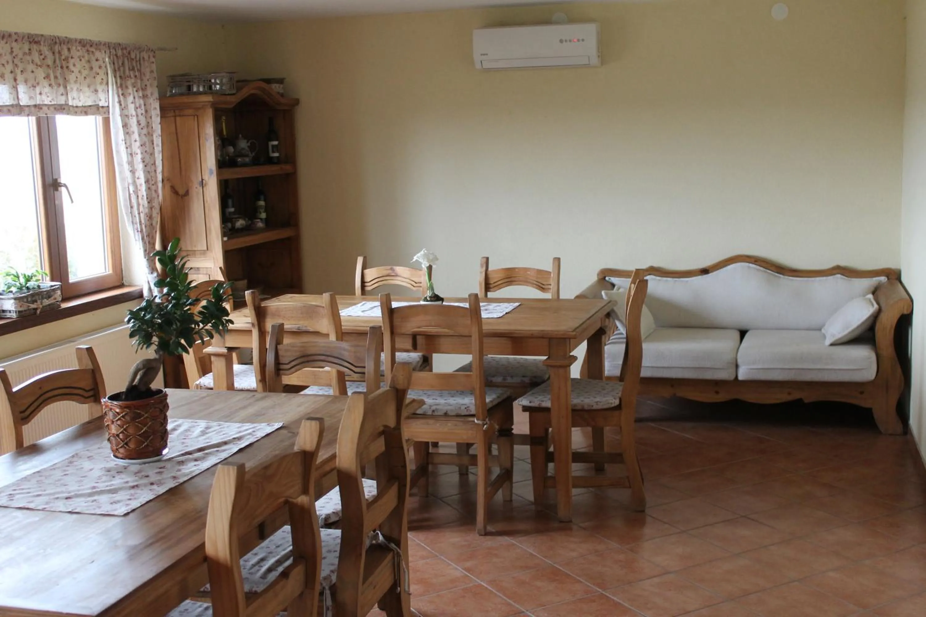 Restaurant/places to eat in Rooms & Apartment Vinia