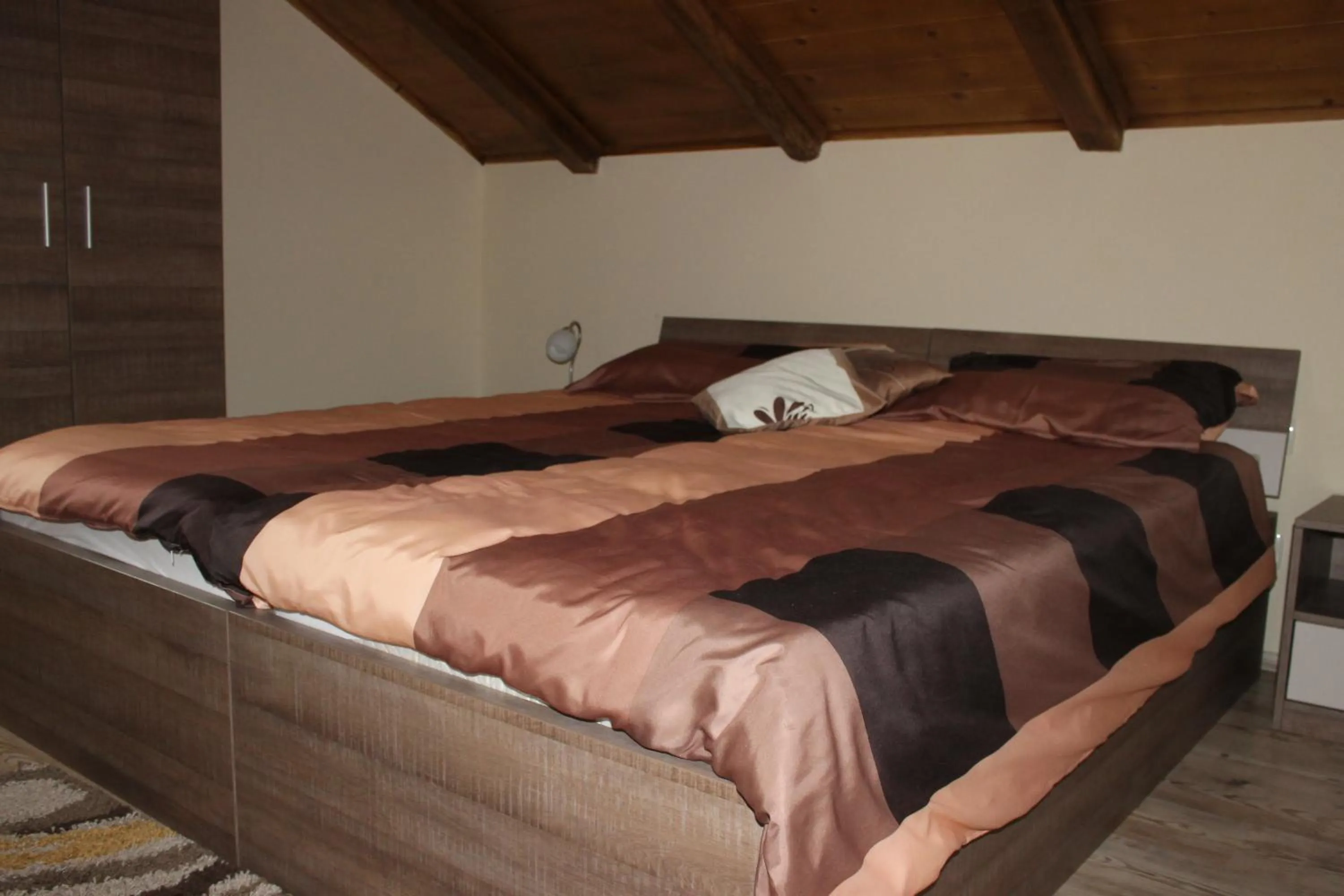 Bedroom, Bed in Rooms & Apartment Vinia