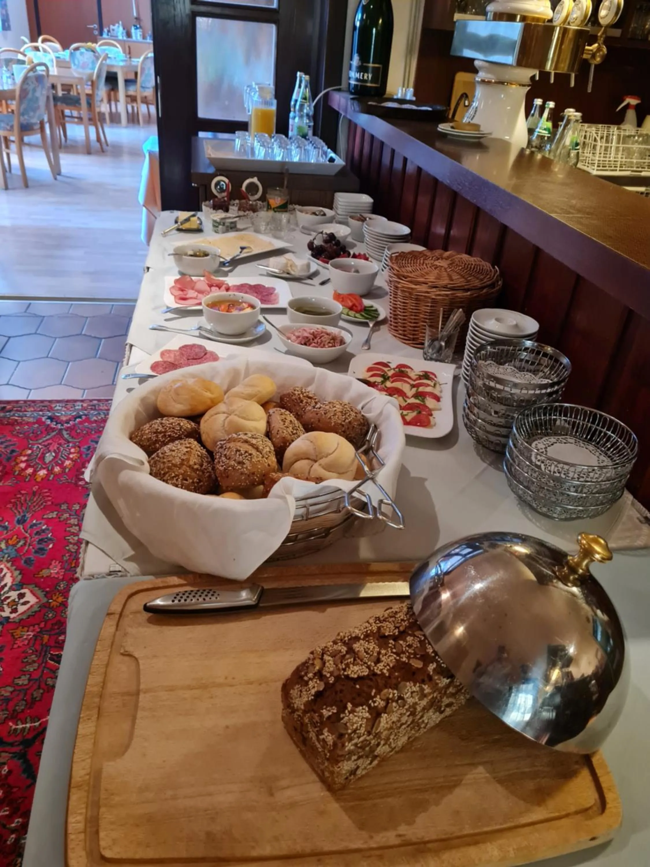 Breakfast in Hotel-Barbarossa-Garni bei Hanau