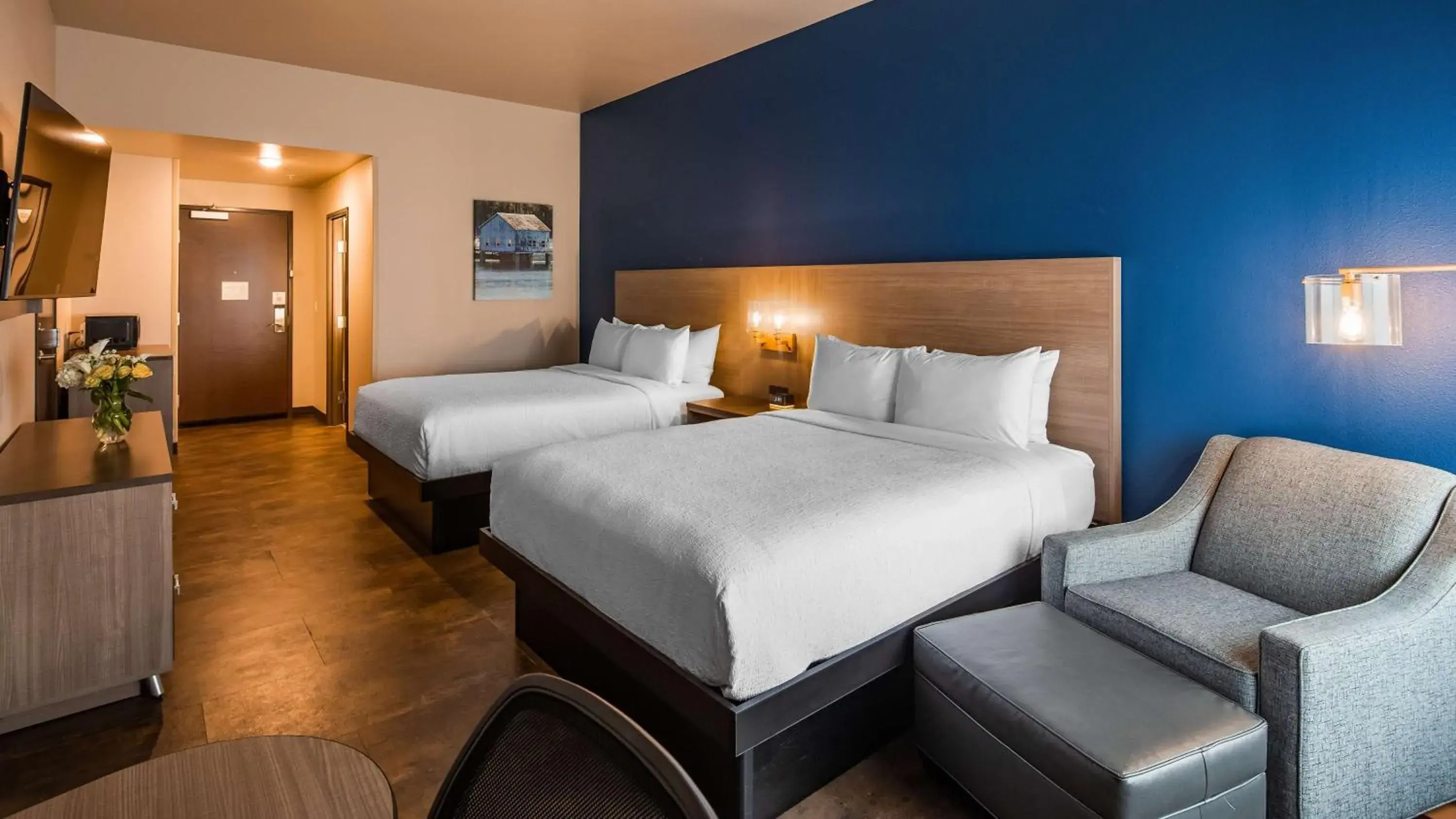 Queen Room with Two Queen Beds and Mobility Accessible Tub in The Forge Hotel BW Signature Collection Queen Room with Two Queen Beds and Mobility Accessible Tub in The Forge Hotel BW Signature Collection