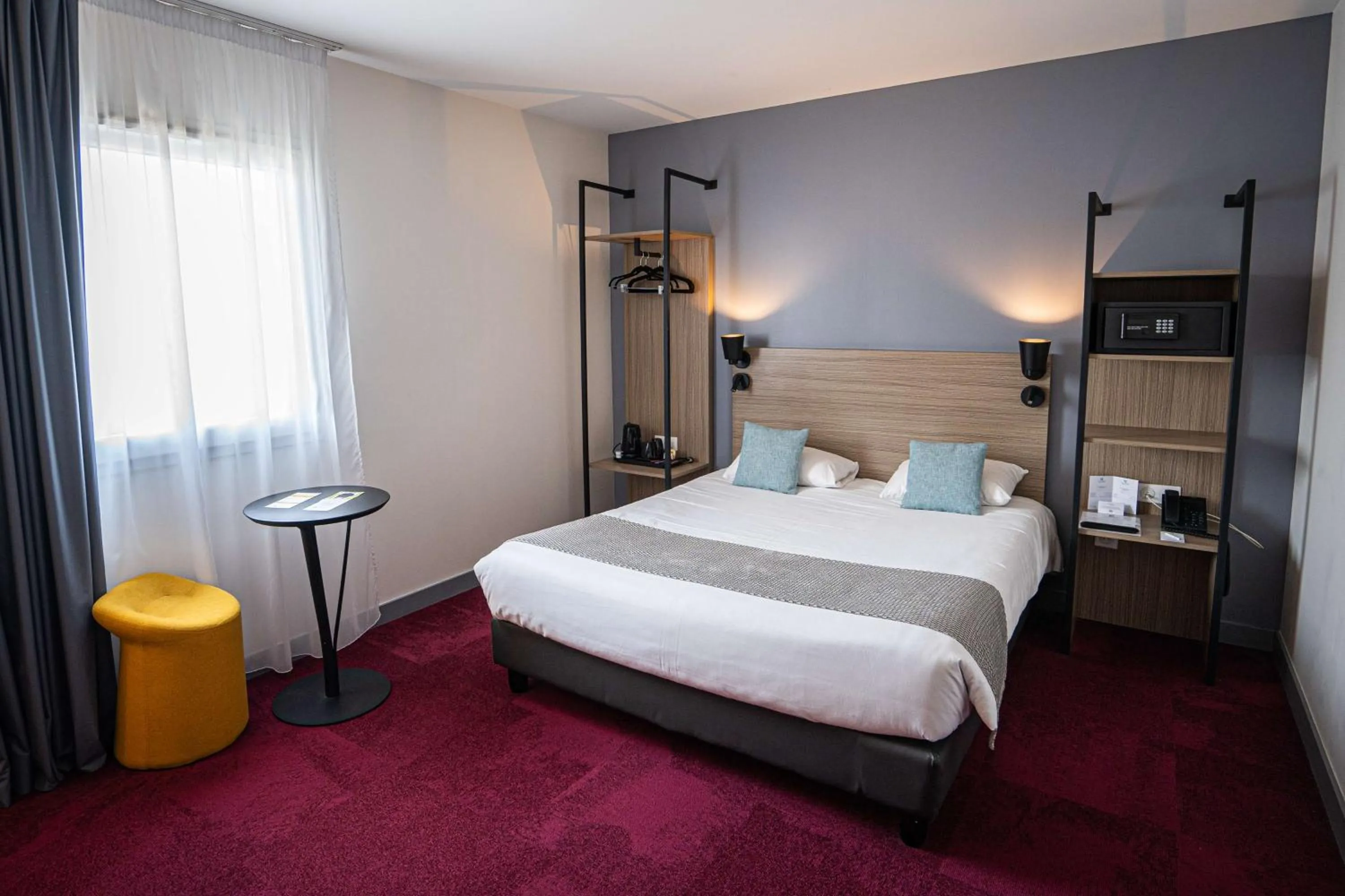 Bedroom, Bed in Sure Hotel by Best Western Les Portes de Montauban