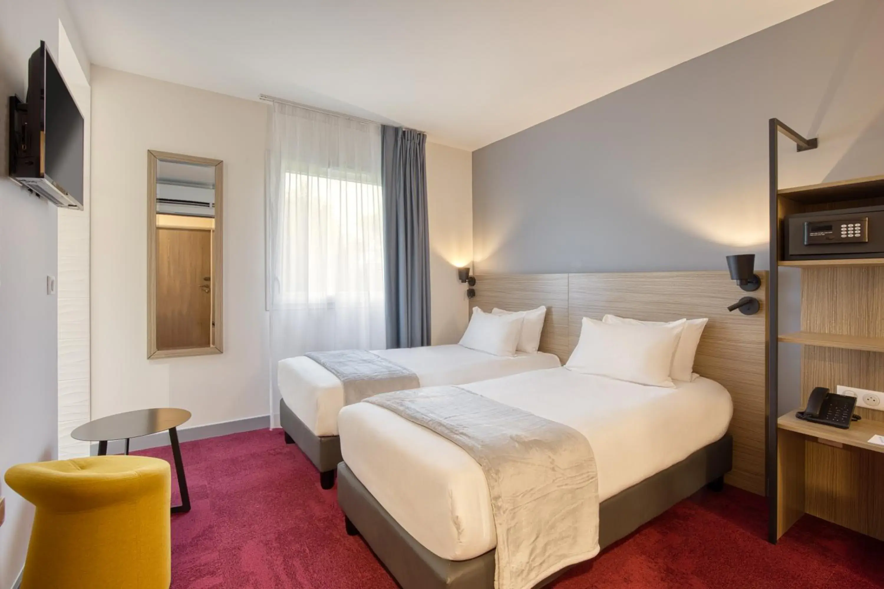 Photo of the whole room, Bed in Sure Hotel by Best Western Les Portes de Montauban Photo of the whole room, Bed in Sure Hotel by Best Western Les Portes de Montauban